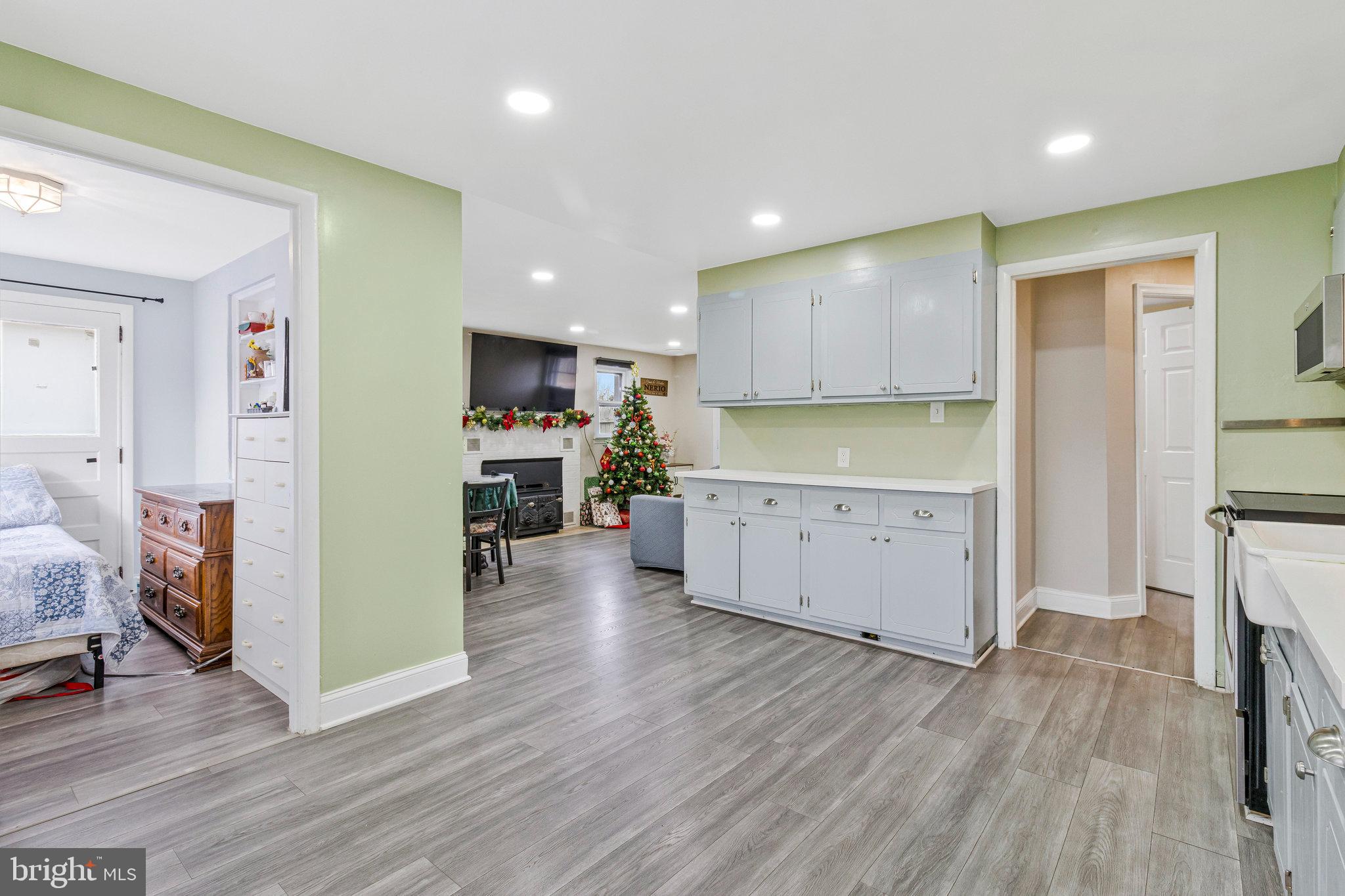 RIVERDALE - Residential