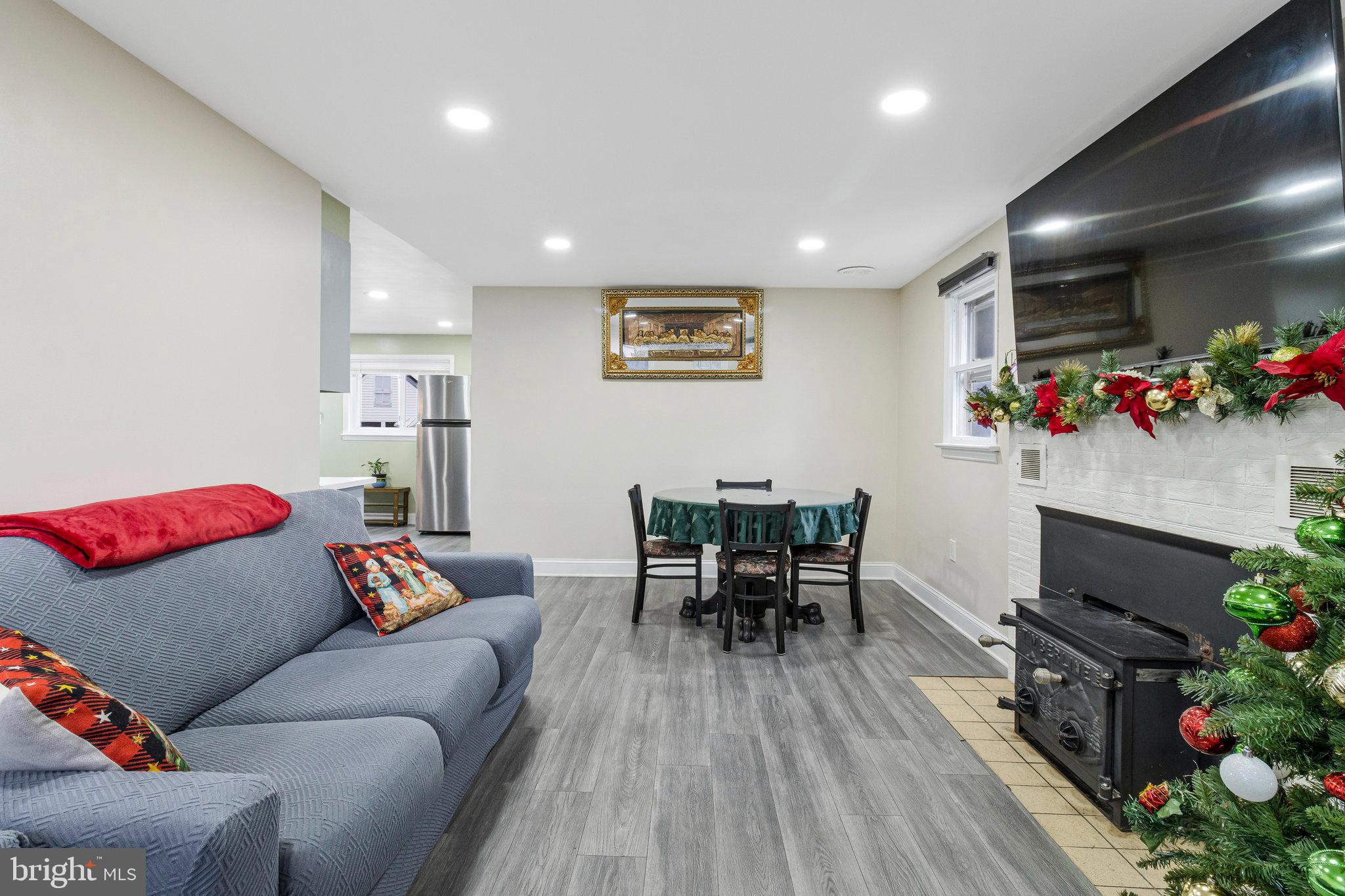 RIVERDALE - Residential