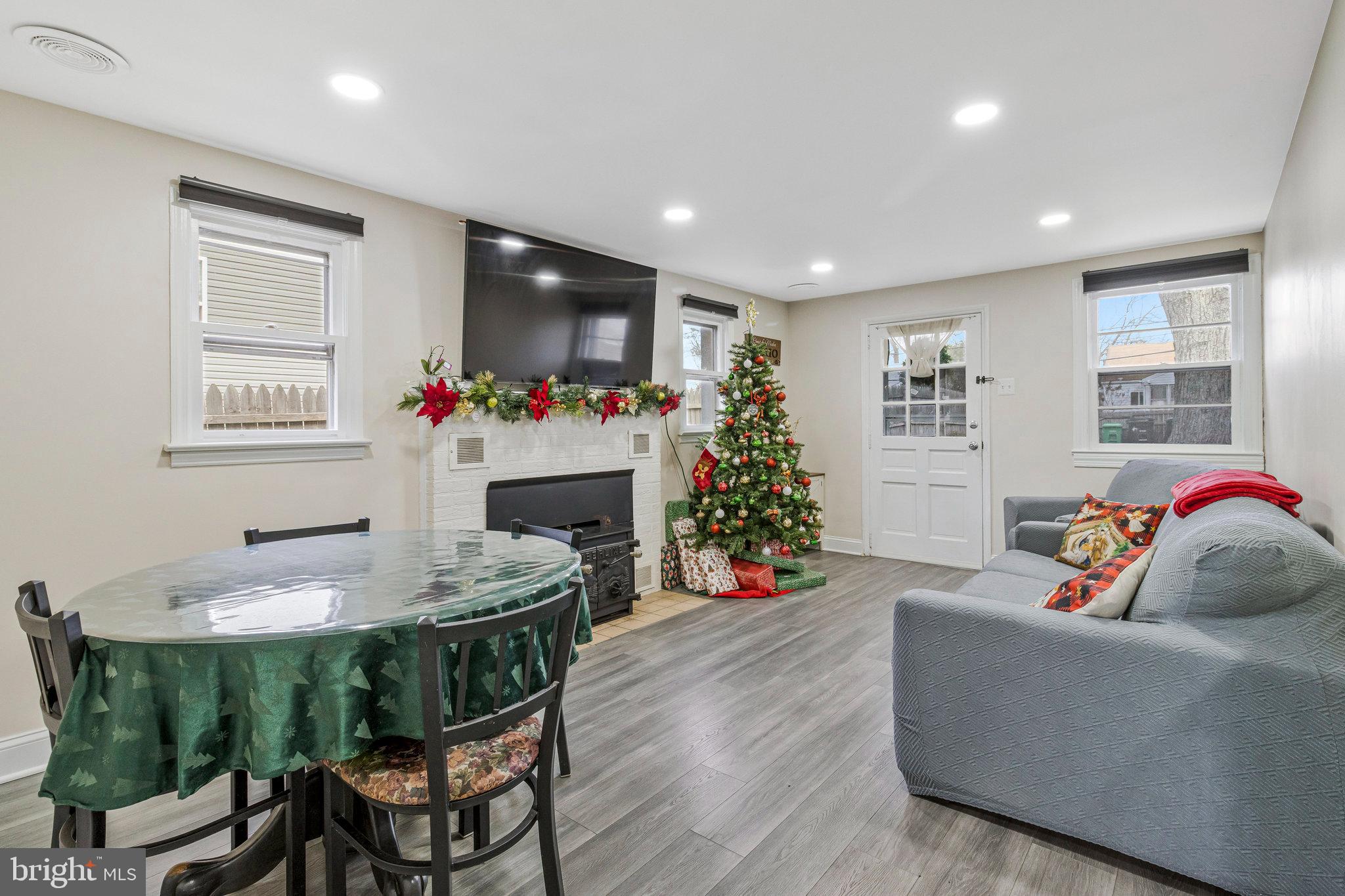 RIVERDALE - Residential