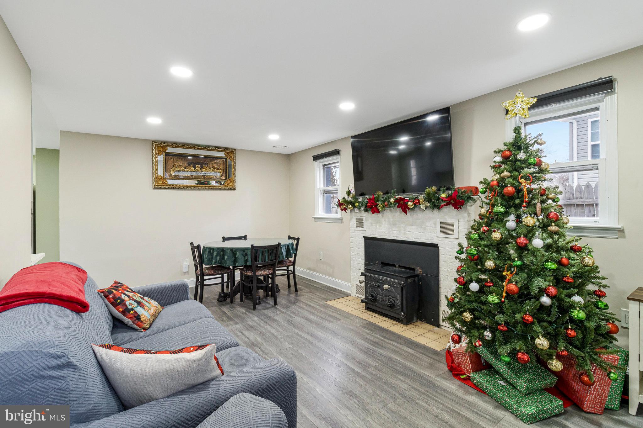 RIVERDALE - Residential