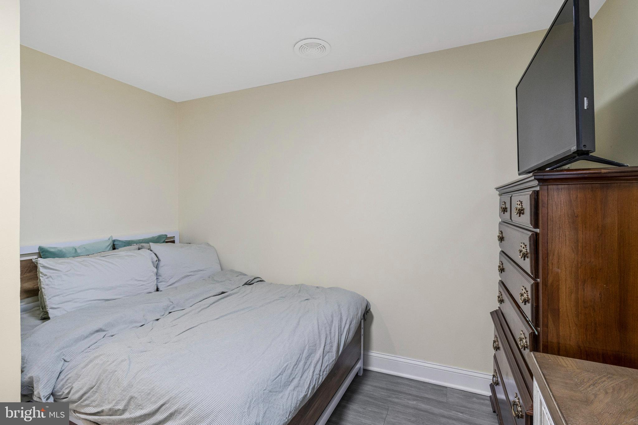 RIVERDALE - Residential