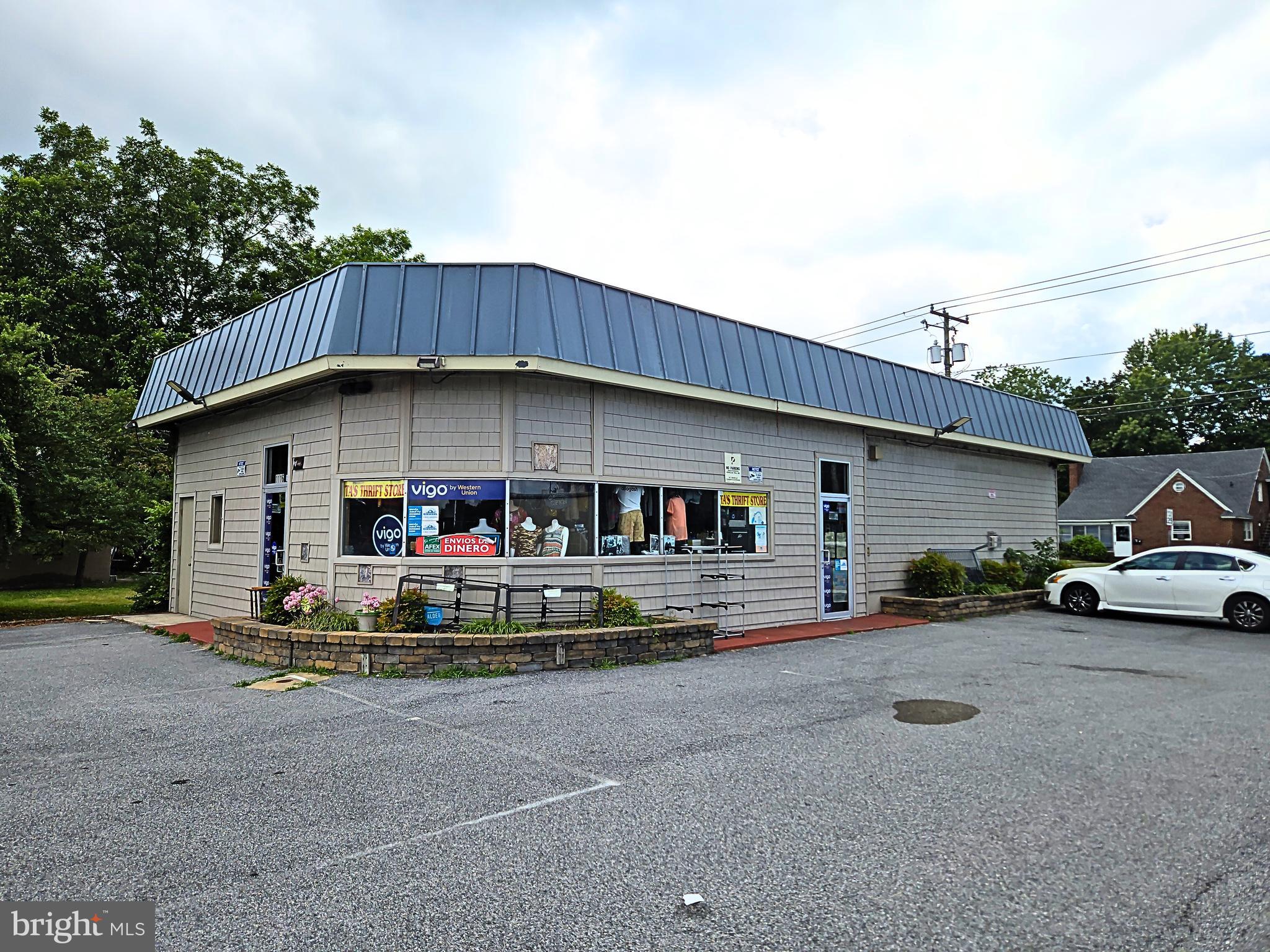 GREAT OPPORTUNITY! Positioned on Salisbury's bustling N. Salisbury Blvd, this well-situated business space offers high visibility and access. The property features up to 16 marked off-street parking spots and strong signage potential, making it well-suited for a range of retail, office, and service ventures. Establish your business in a sought-after commercial corridor. Inquire today for details.