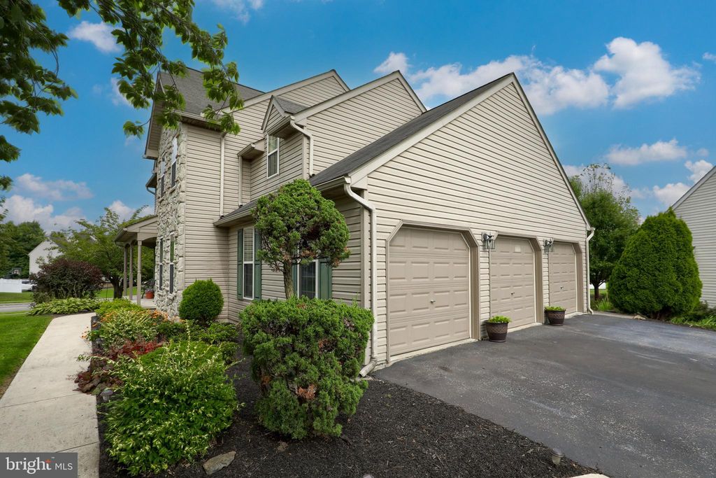 Photo of 310 SPRINGTON WAY, LANCASTER, PA 17601 (MLS # PALA2038876)
