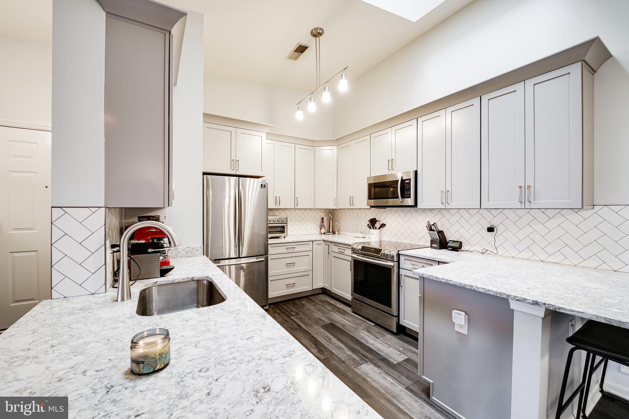 KINGSTOWNE - Residential Lease