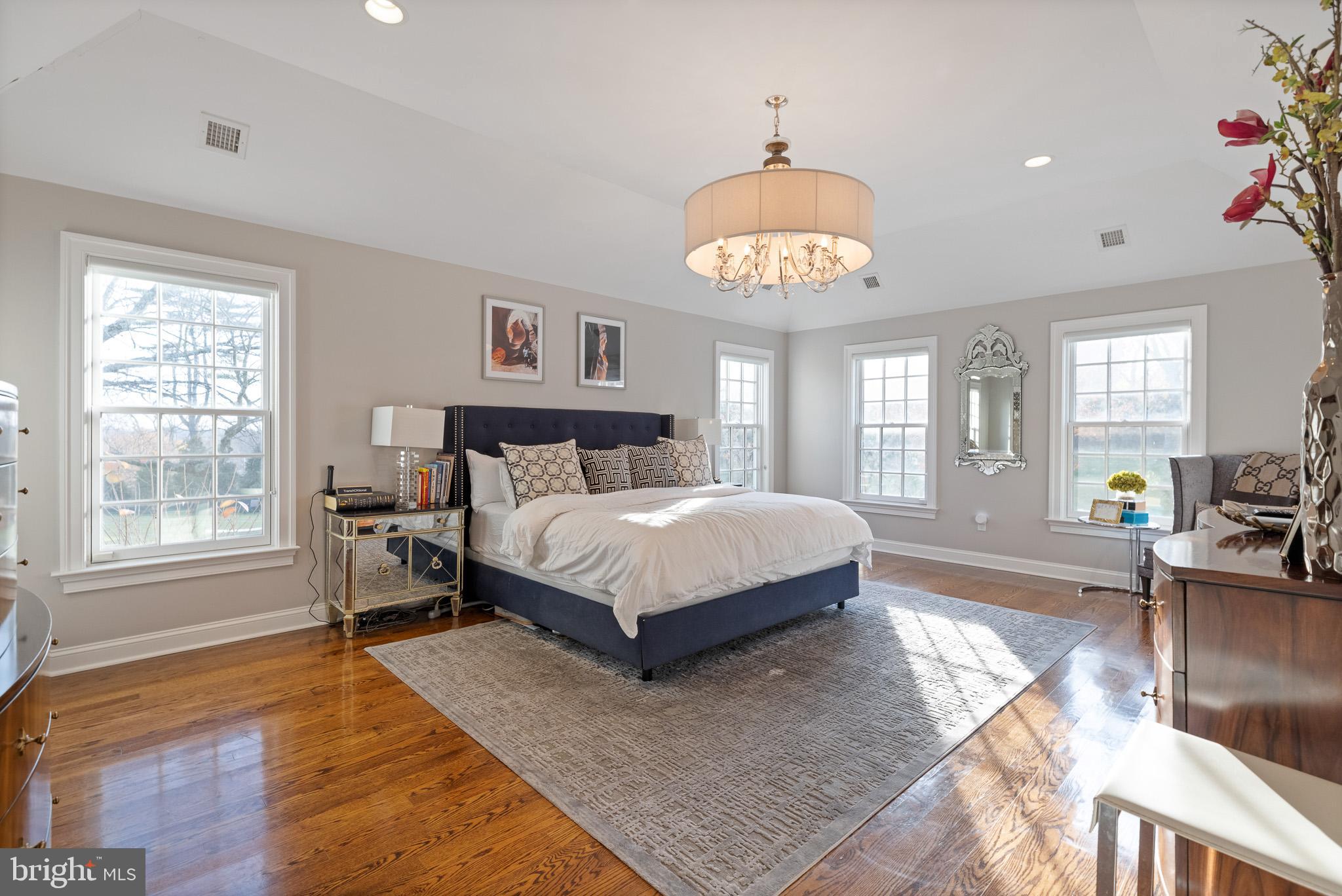 GLADWYNE - Residential