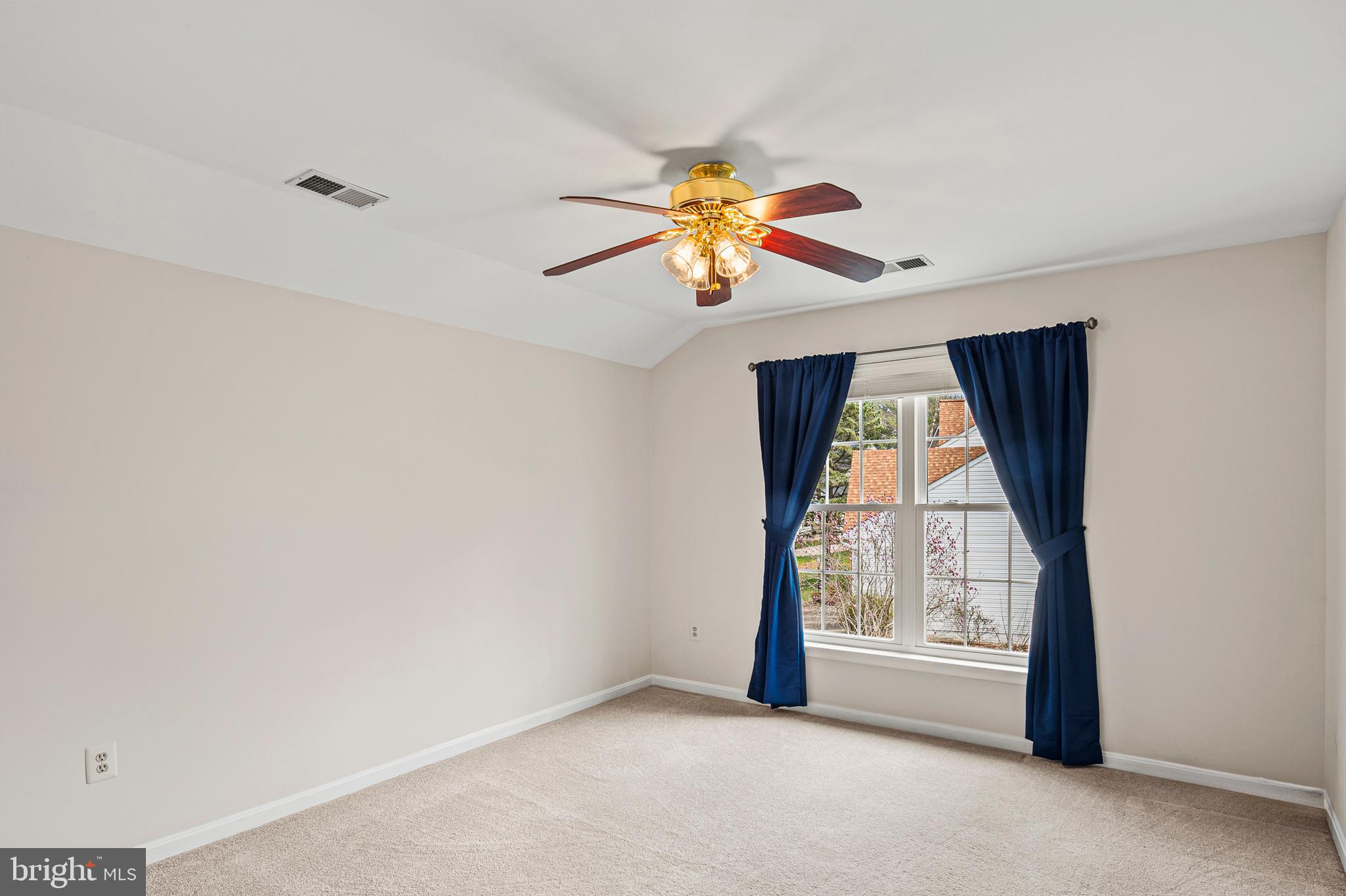 OAK TREE - Residential