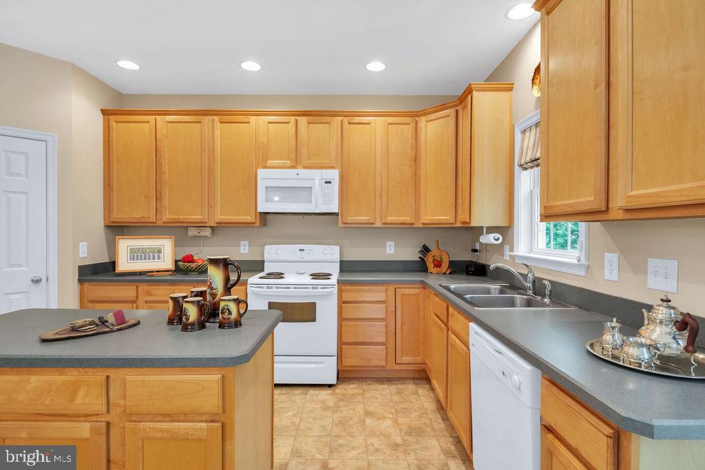 LAKE HOLIDAY ESTATES - Residential