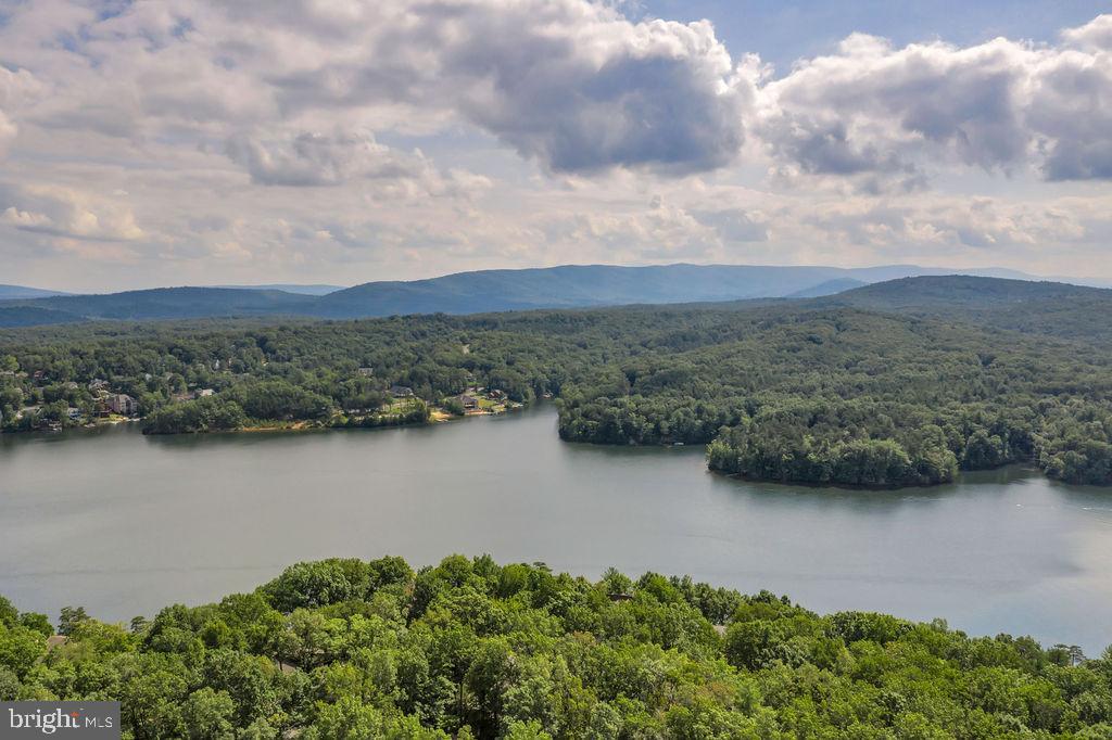 LAKE HOLIDAY ESTATES - Residential