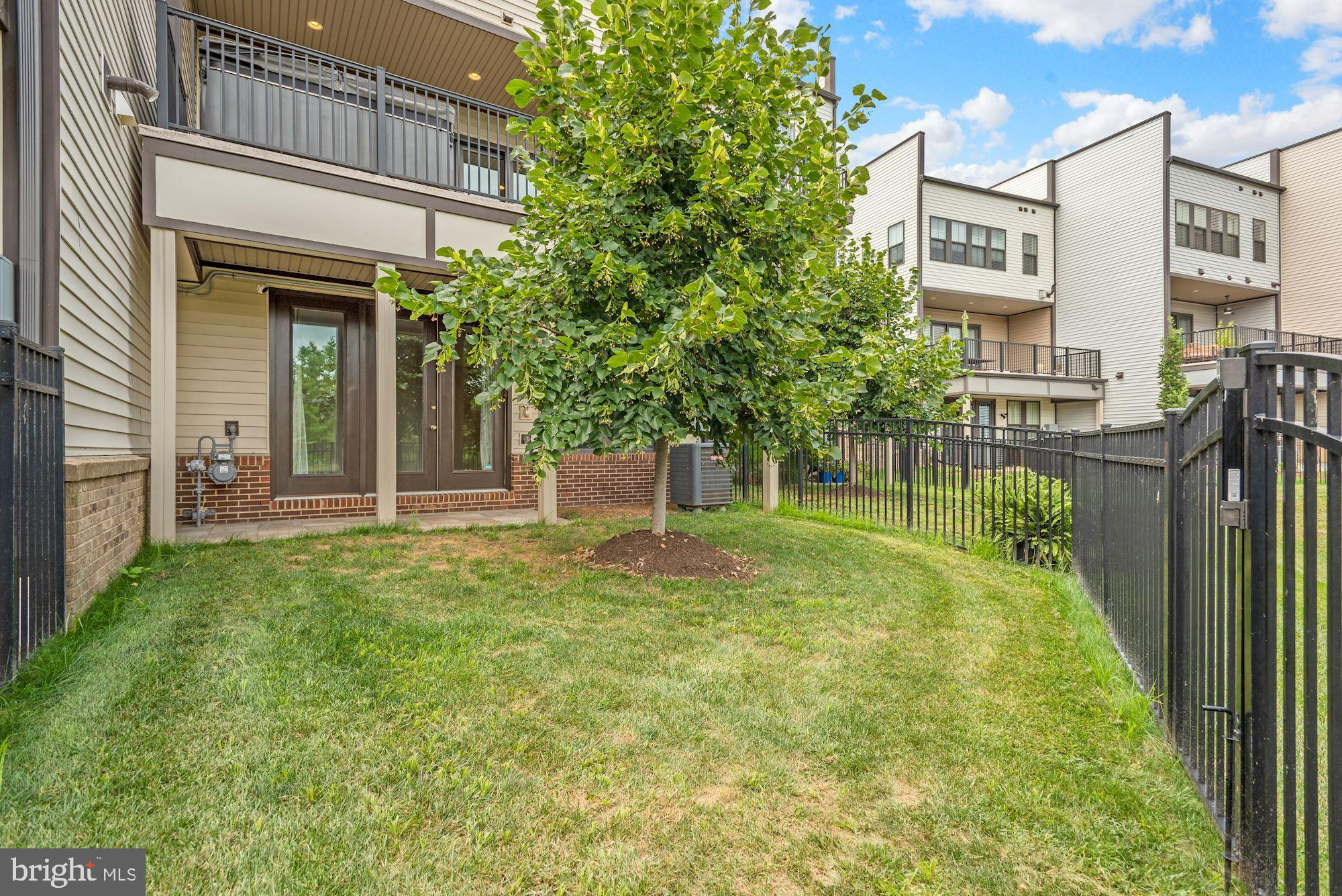 GARDEN DISTRICT AT BRAMBLETON TOWN CENTER - Residential Lease