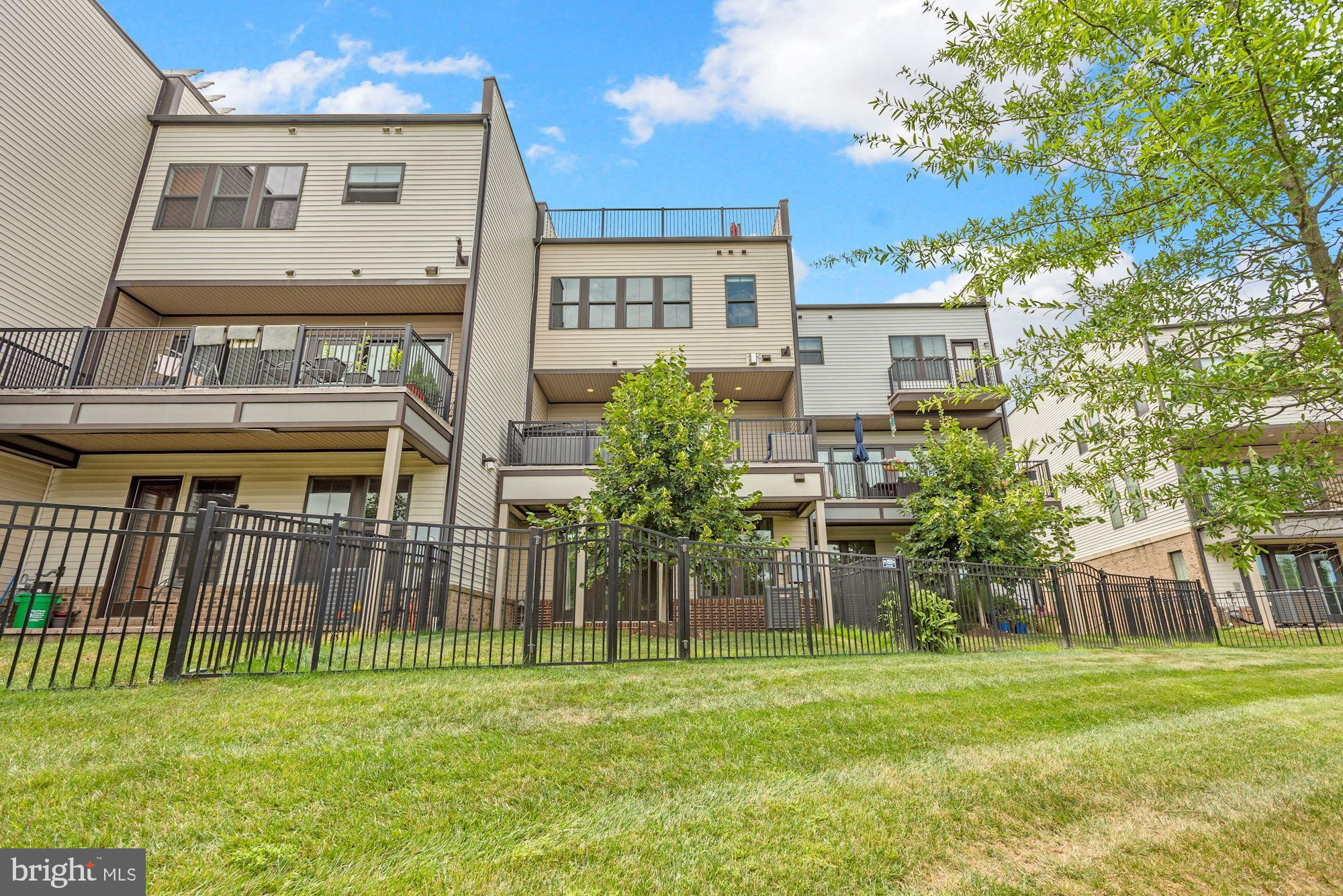 GARDEN DISTRICT AT BRAMBLETON TOWN CENTER - Residential Lease