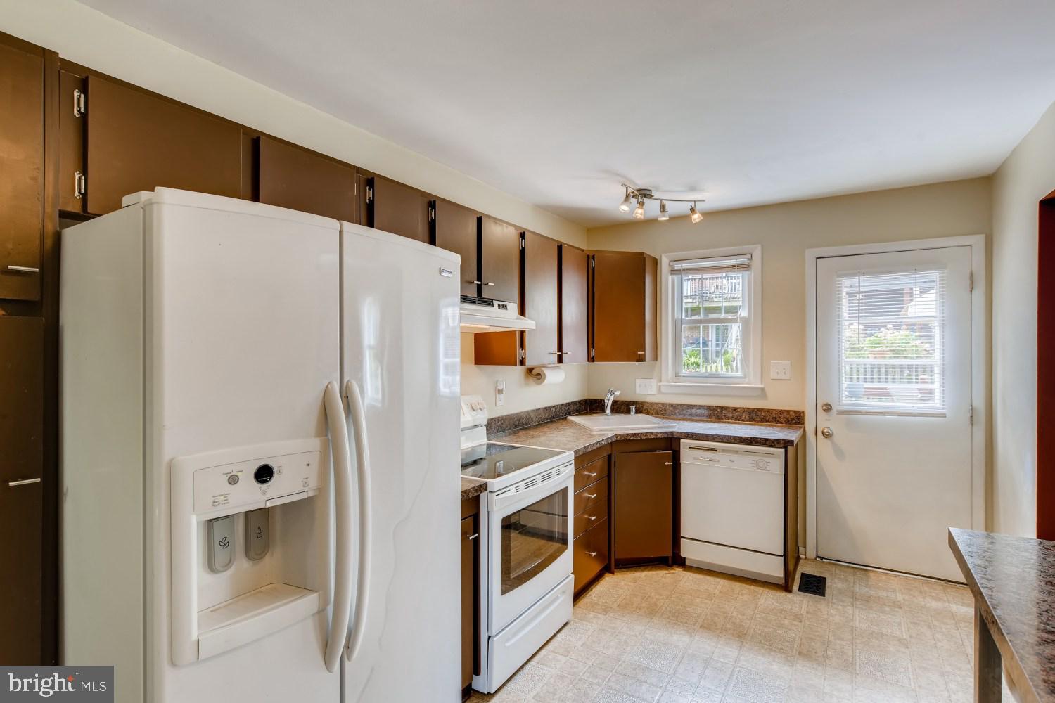 DOUBLE ROCK TOWNHOUSES - Residential