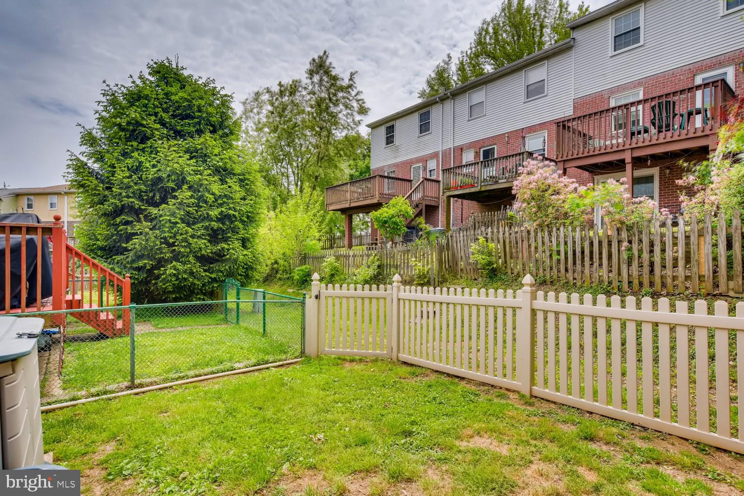 DOUBLE ROCK TOWNHOUSES - Residential