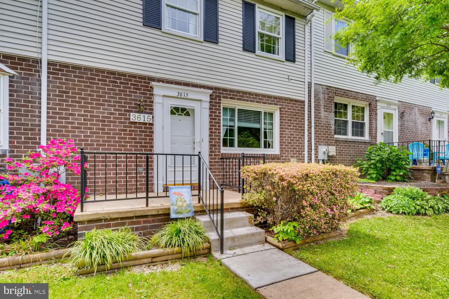 DOUBLE ROCK TOWNHOUSES - Residential