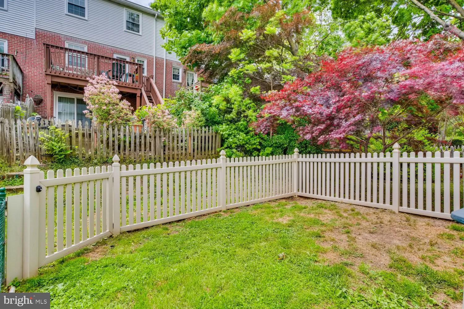 DOUBLE ROCK TOWNHOUSES - Residential