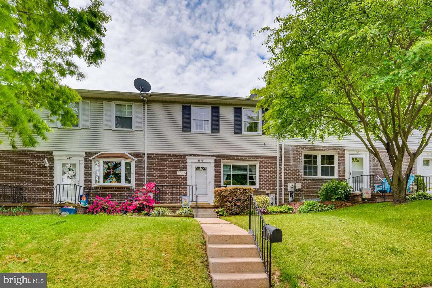 DOUBLE ROCK TOWNHOUSES - Residential
