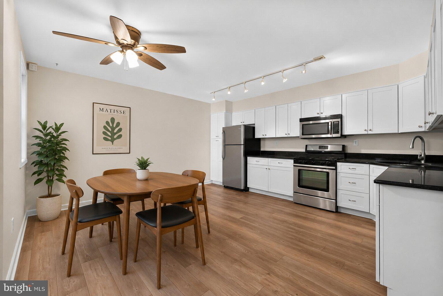 383 LAKESIDE ROAD 205
