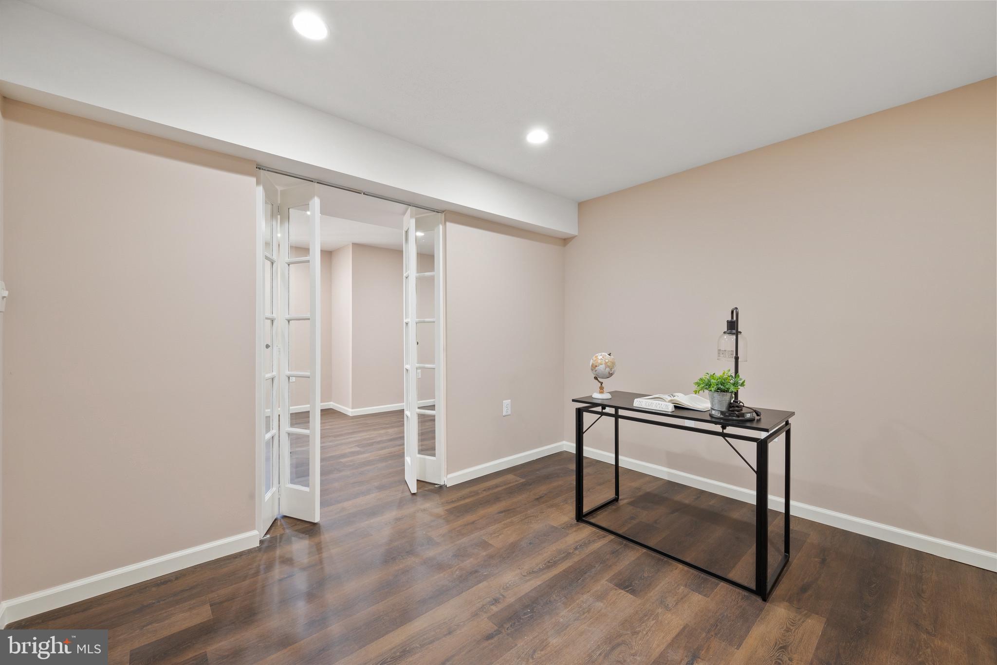 MEADOWBROOK - Residential