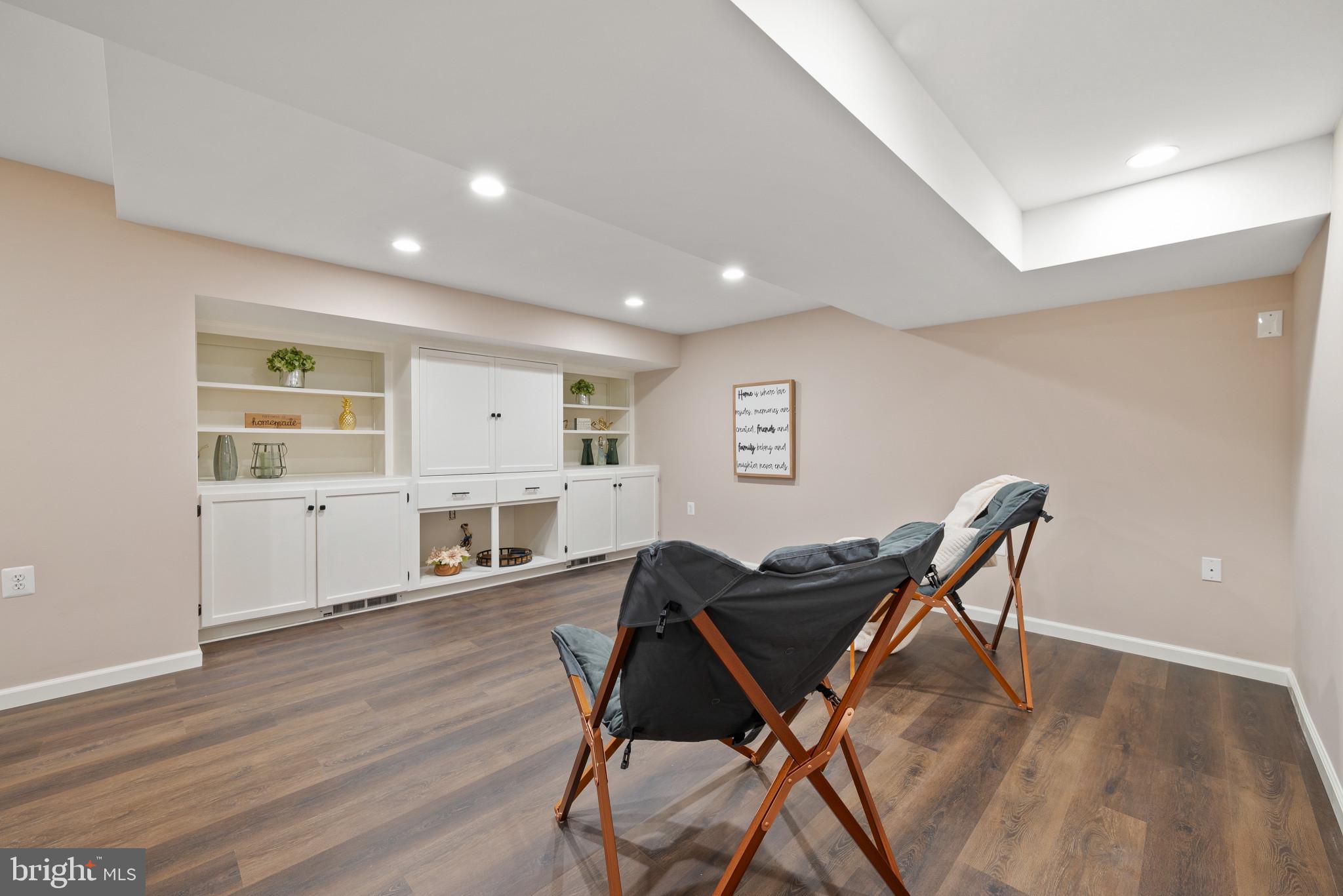 MEADOWBROOK - Residential