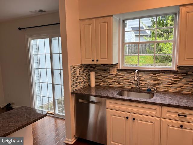 COUNTRY BEND - Residential Lease