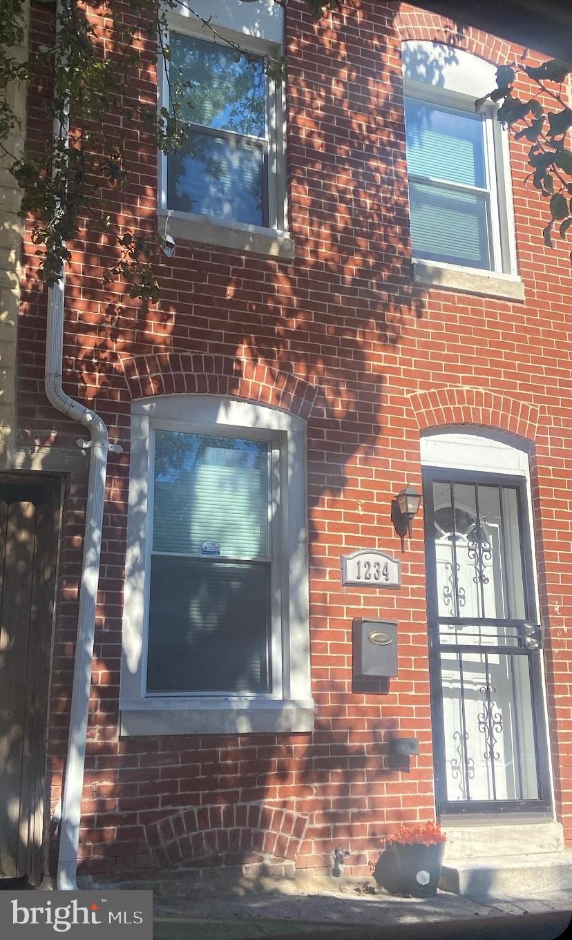 JOHNSTON SQUARE - Residential Lease