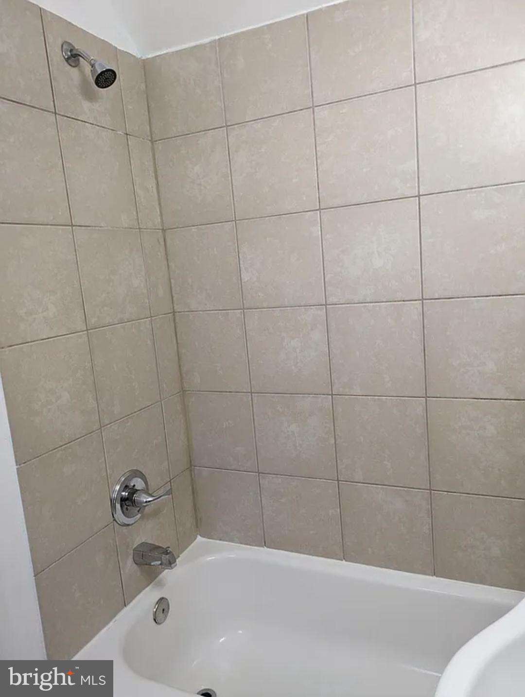 JOHNSTON SQUARE - Residential Lease