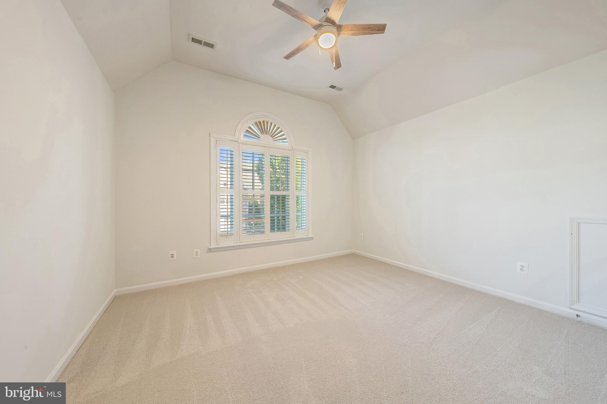 LANSDOWNE ON THE POTOMAC - Residential