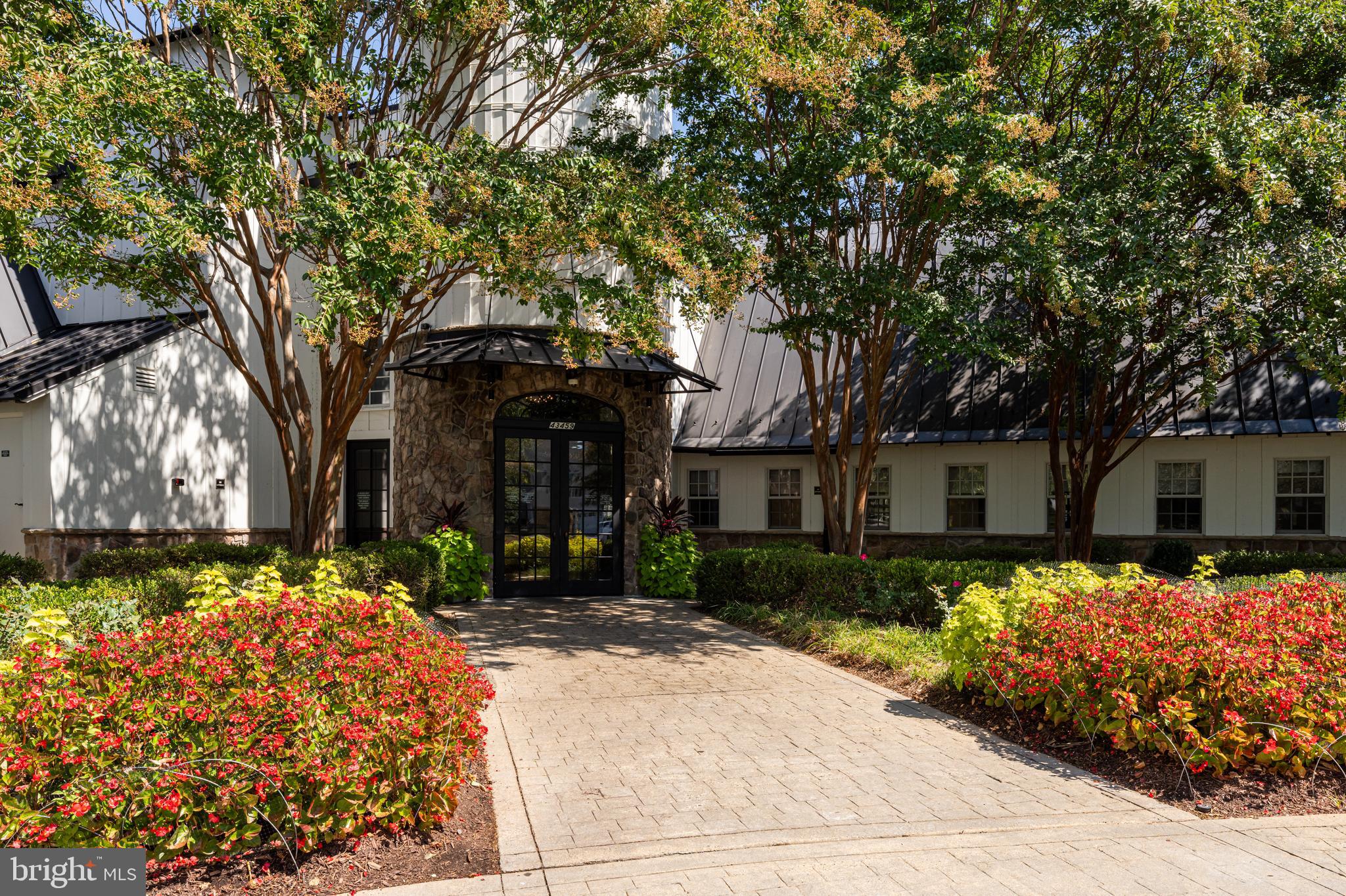 LANSDOWNE ON THE POTOMAC - Residential