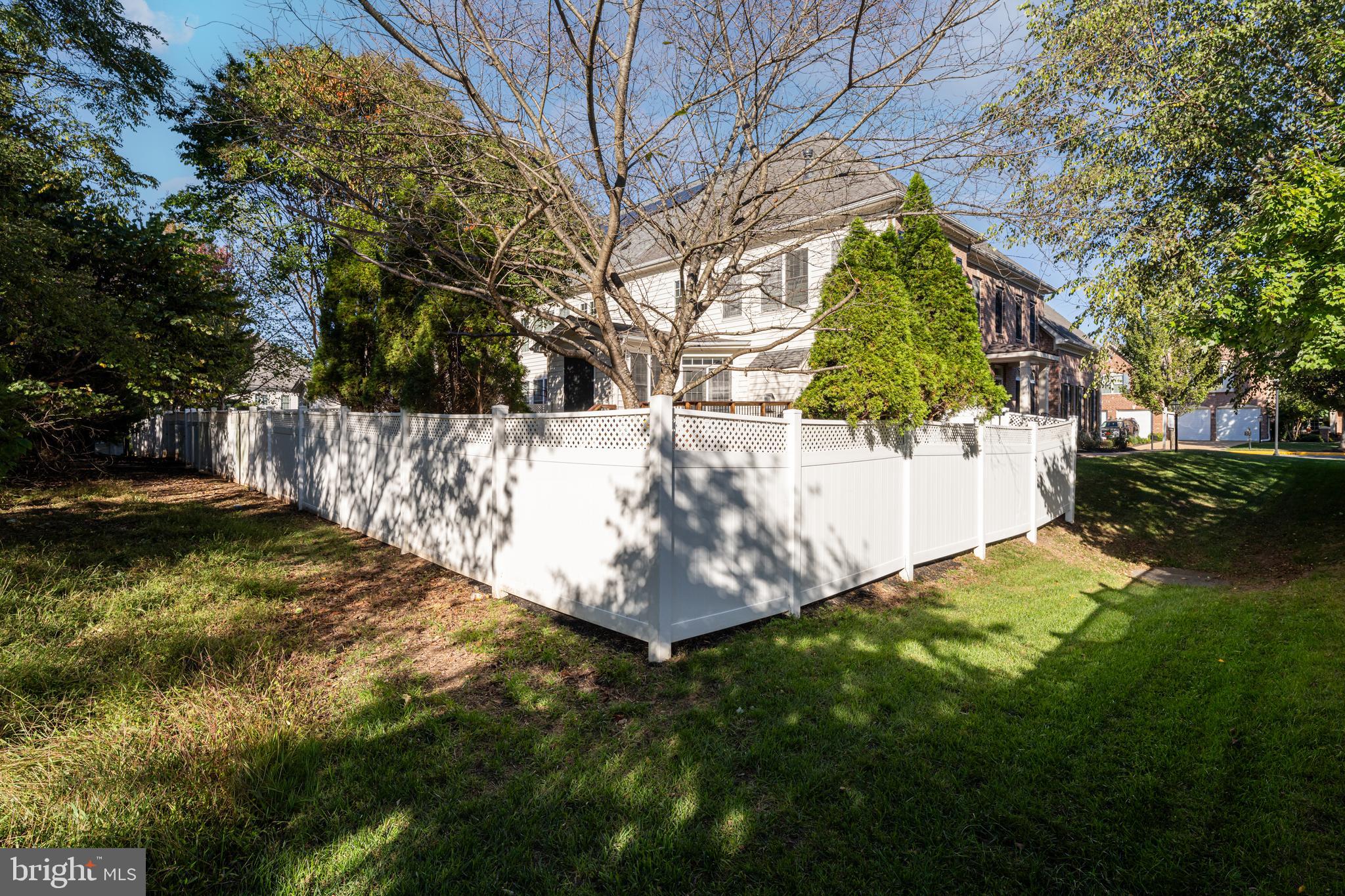 LANSDOWNE ON THE POTOMAC - Residential