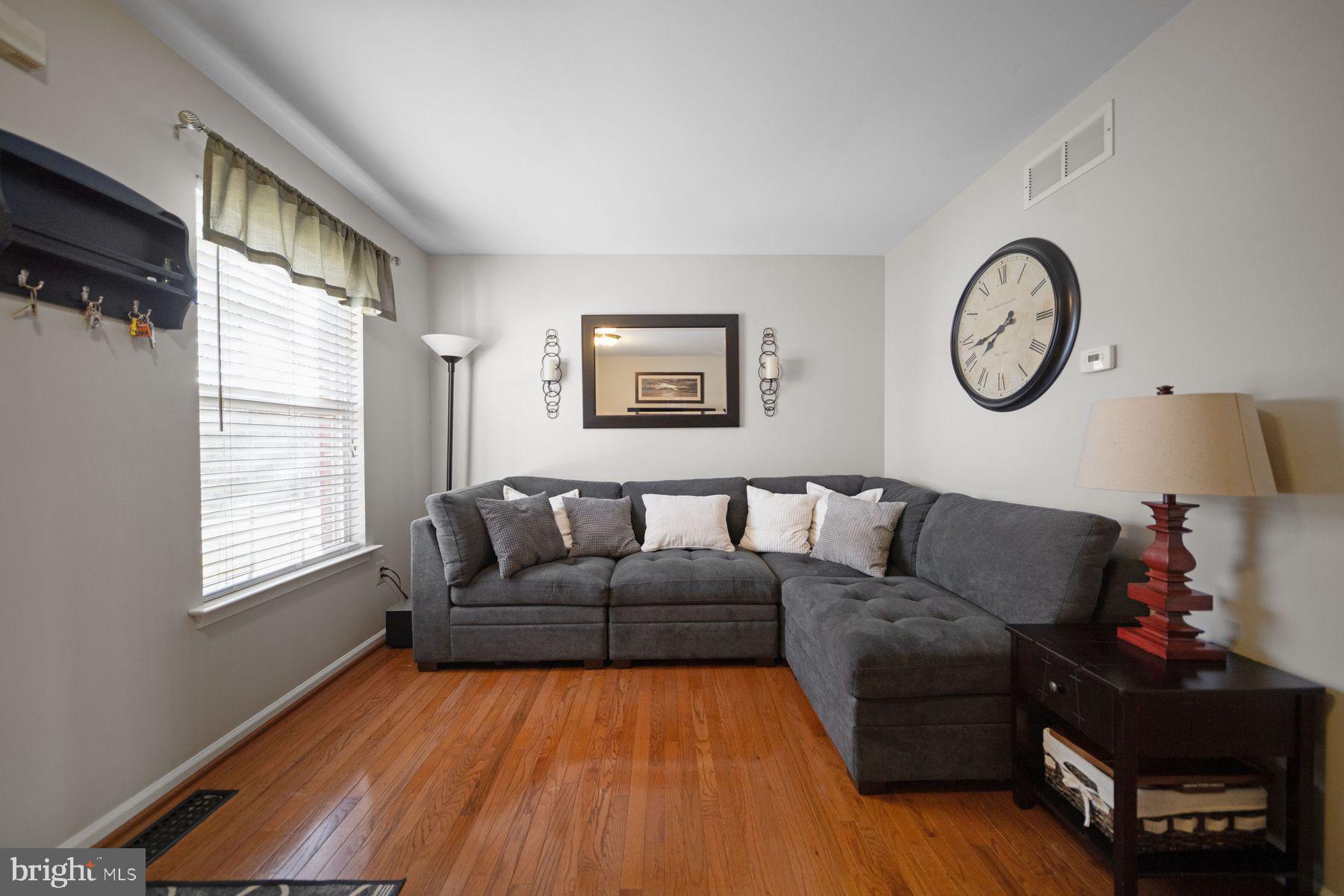 3904 CAPTAIN MOLLY CIRCLE