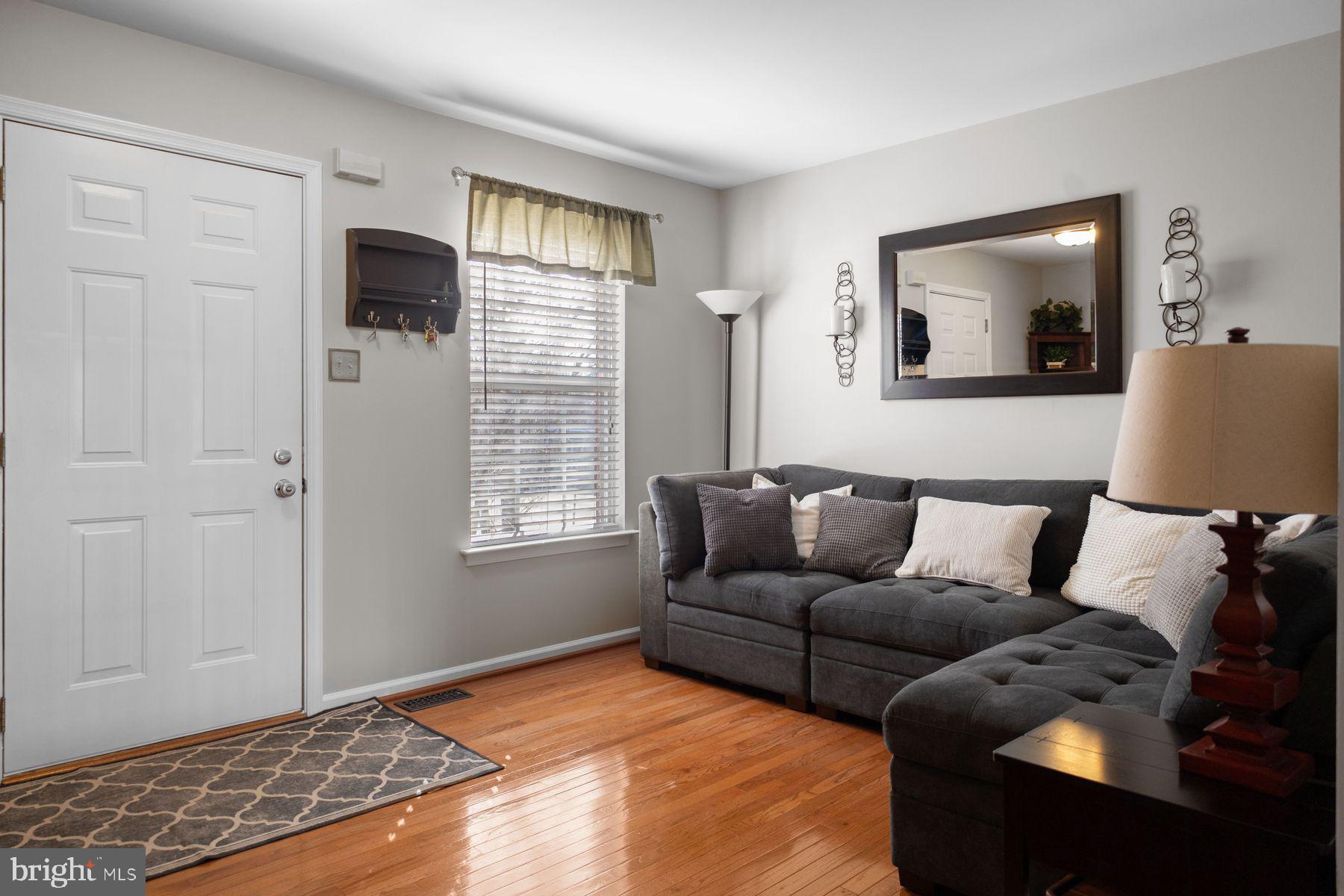 3904 CAPTAIN MOLLY CIRCLE