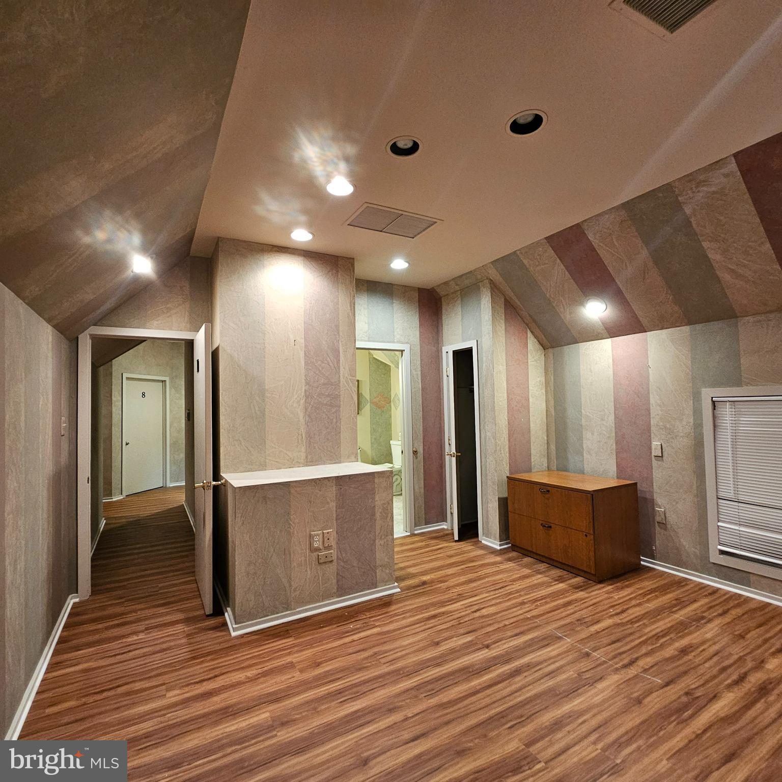 2581 E CHESTNUT AVENUE A8