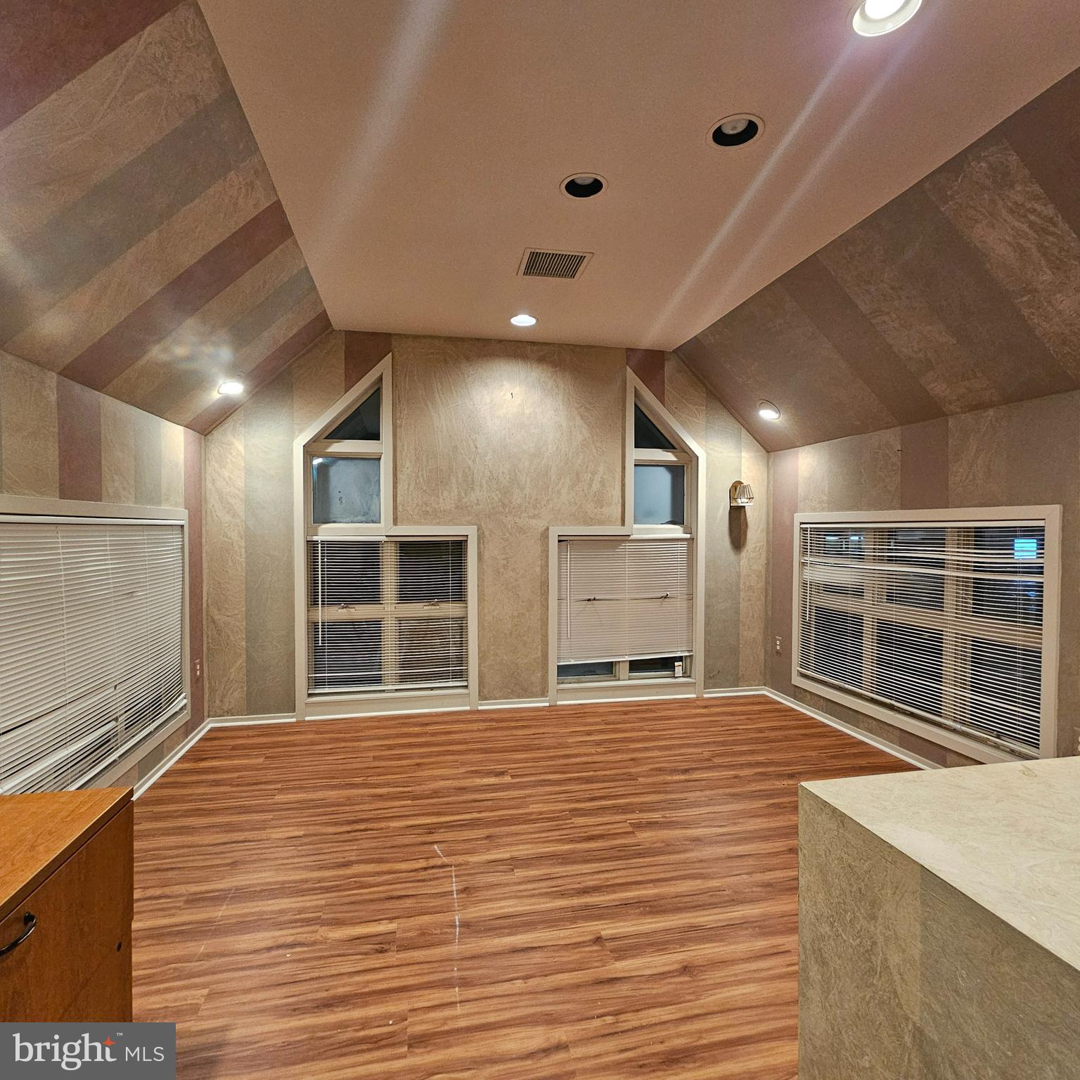 2581 E CHESTNUT AVENUE A8