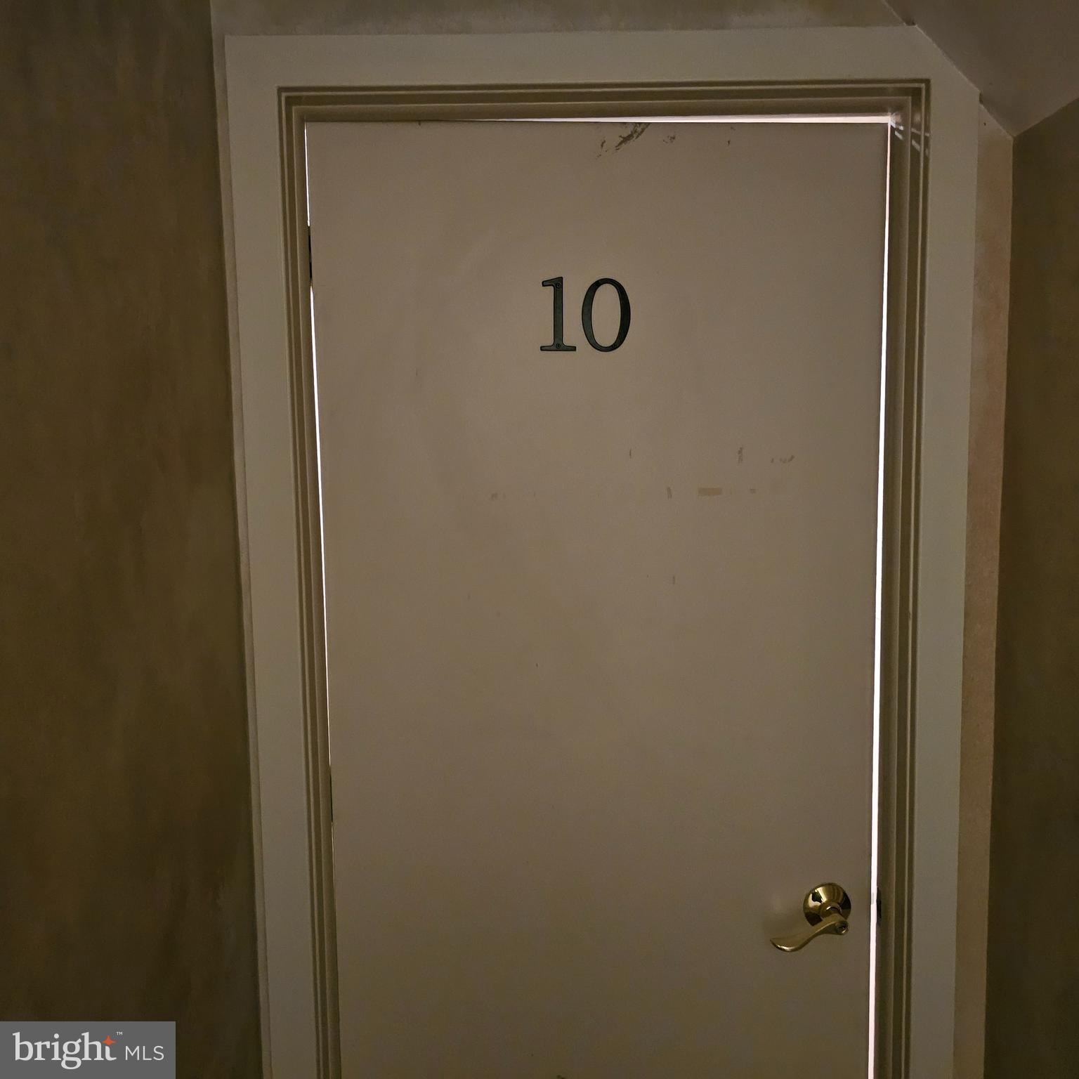 2581 E CHESTNUT AVENUE A8