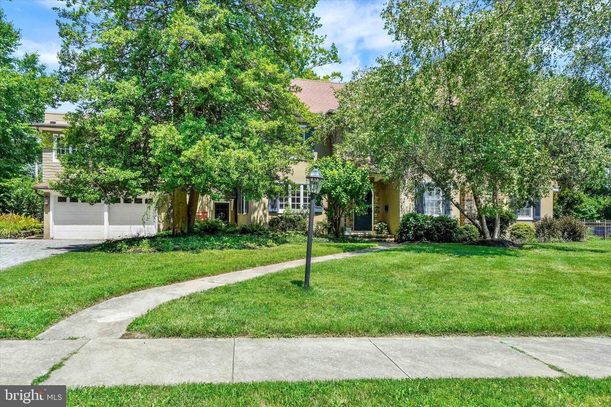 915 ARLINGTON ROAD