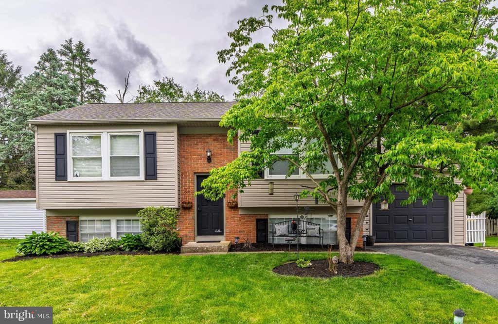 Photo of 2837 Pebblebrook Drive, LANCASTER, PA 17601 (MLS # PALA2093364)