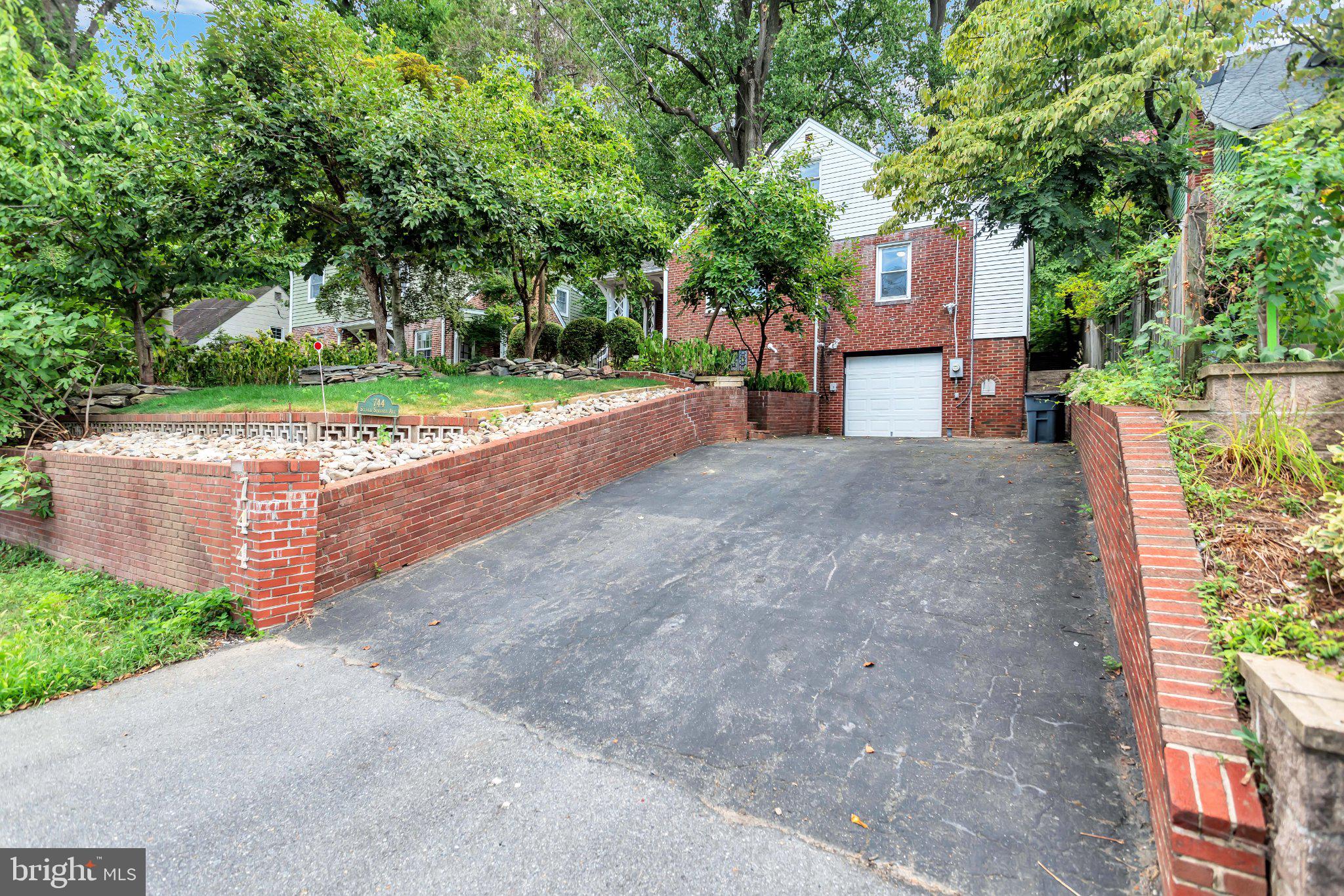 744 SILVER SPRING AVENUE
