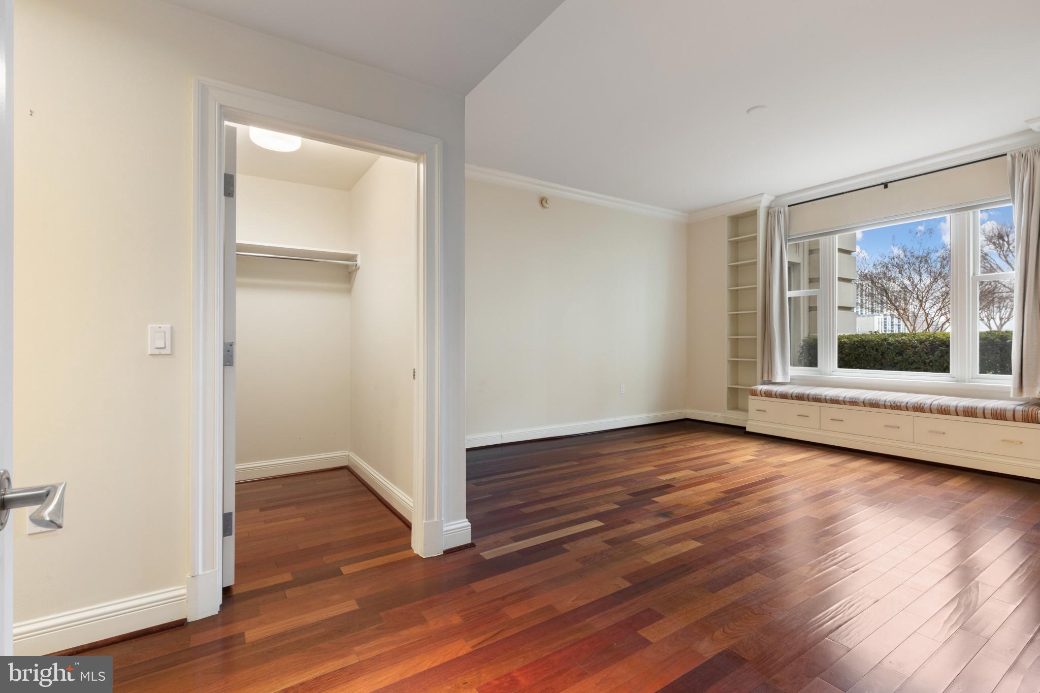 THE RITZ-CARLTON RESIDENCES - Residential