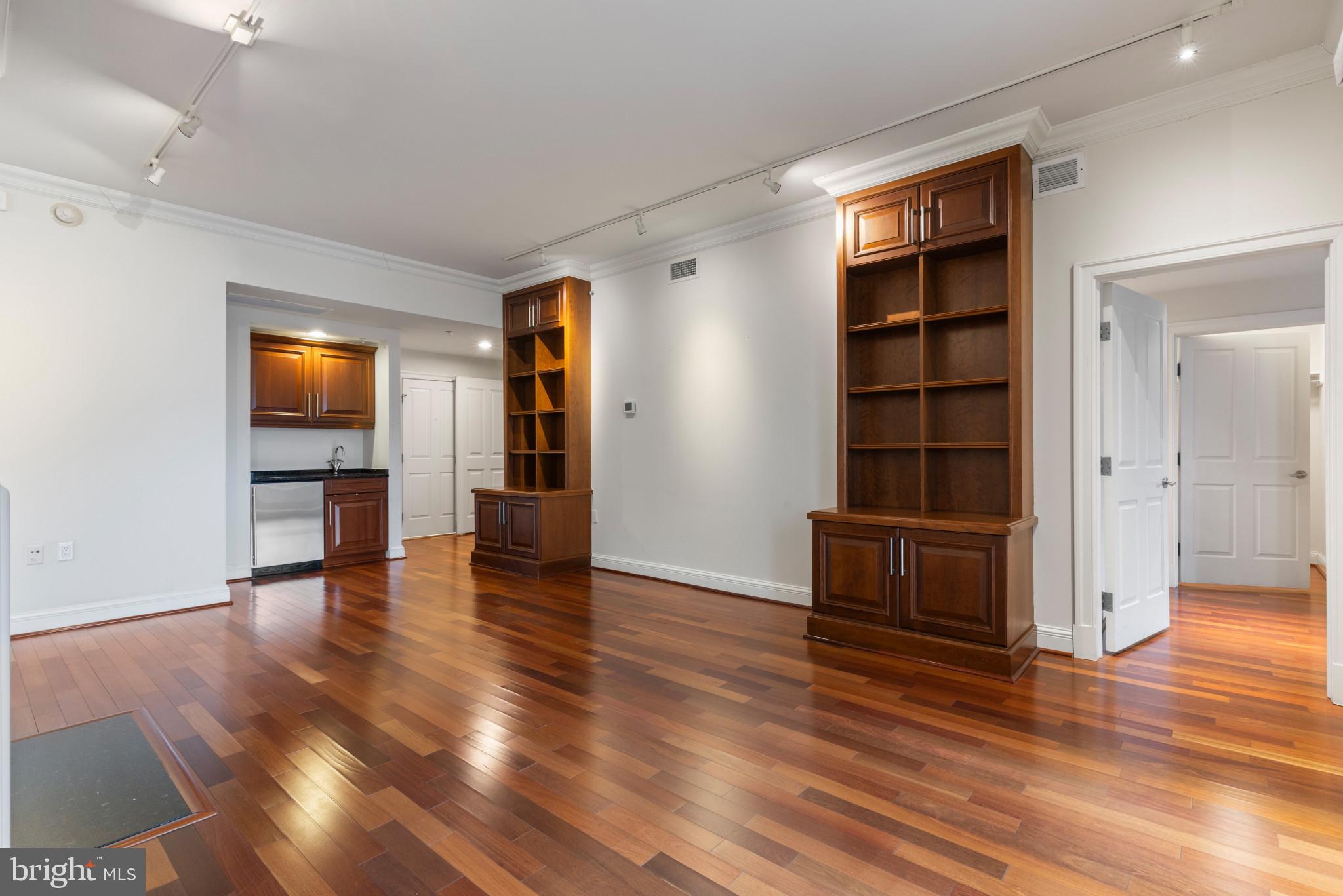 THE RITZ-CARLTON RESIDENCES - Residential