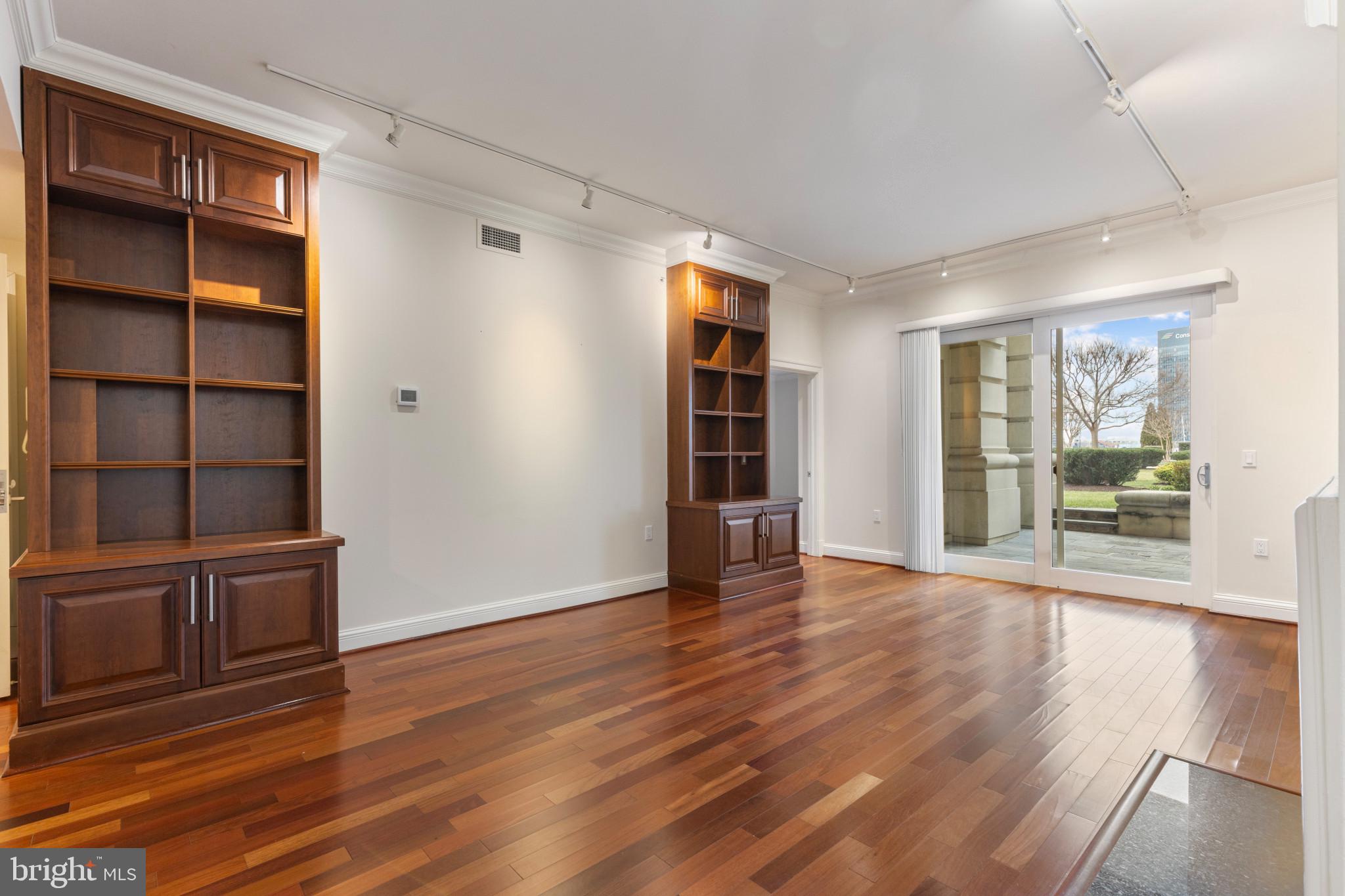 THE RITZ-CARLTON RESIDENCES - Residential