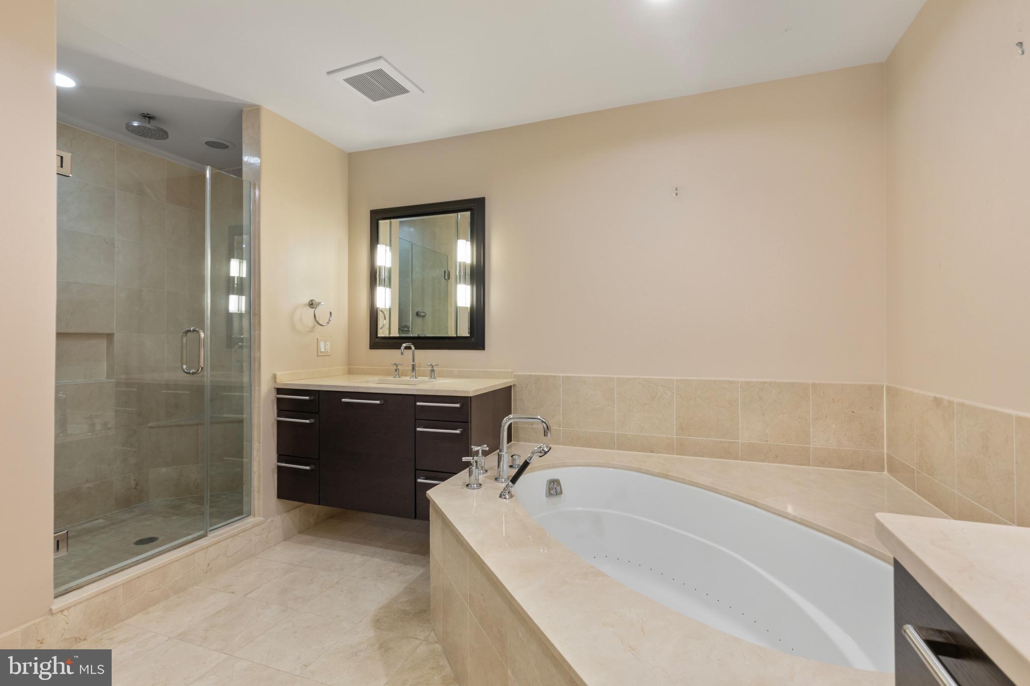 THE RITZ-CARLTON RESIDENCES - Residential