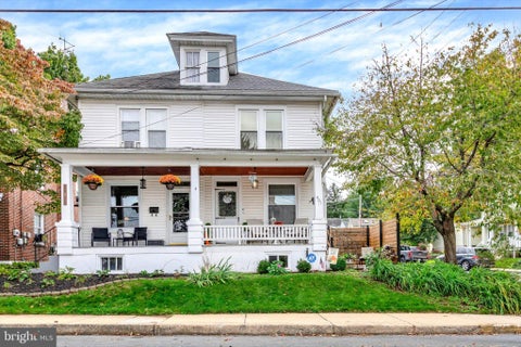 Townhouse For Sale - 401 Washington Avenue<br/> EPHRATA, PA 17522