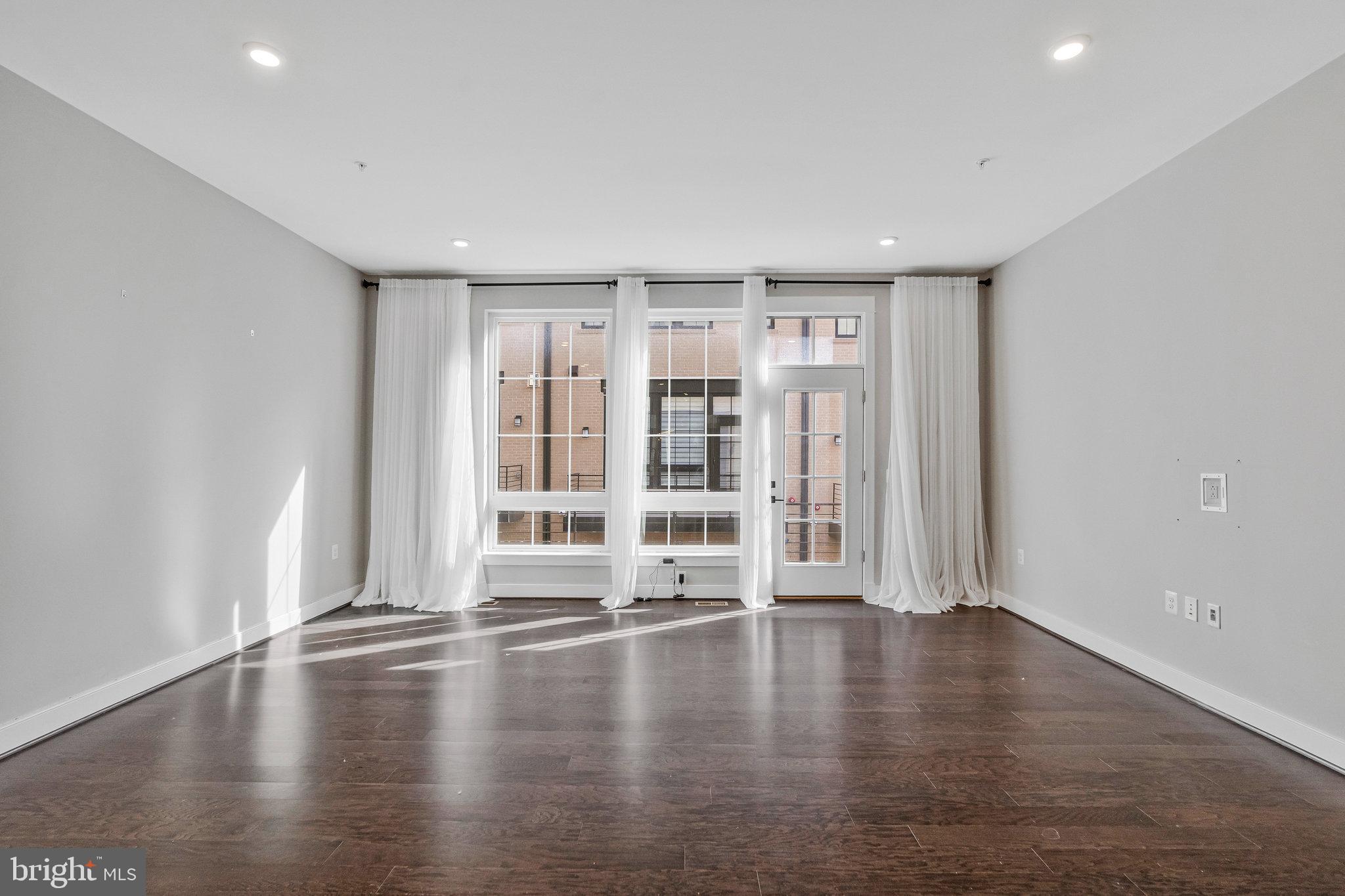 UNION TOWNS - Residential Lease