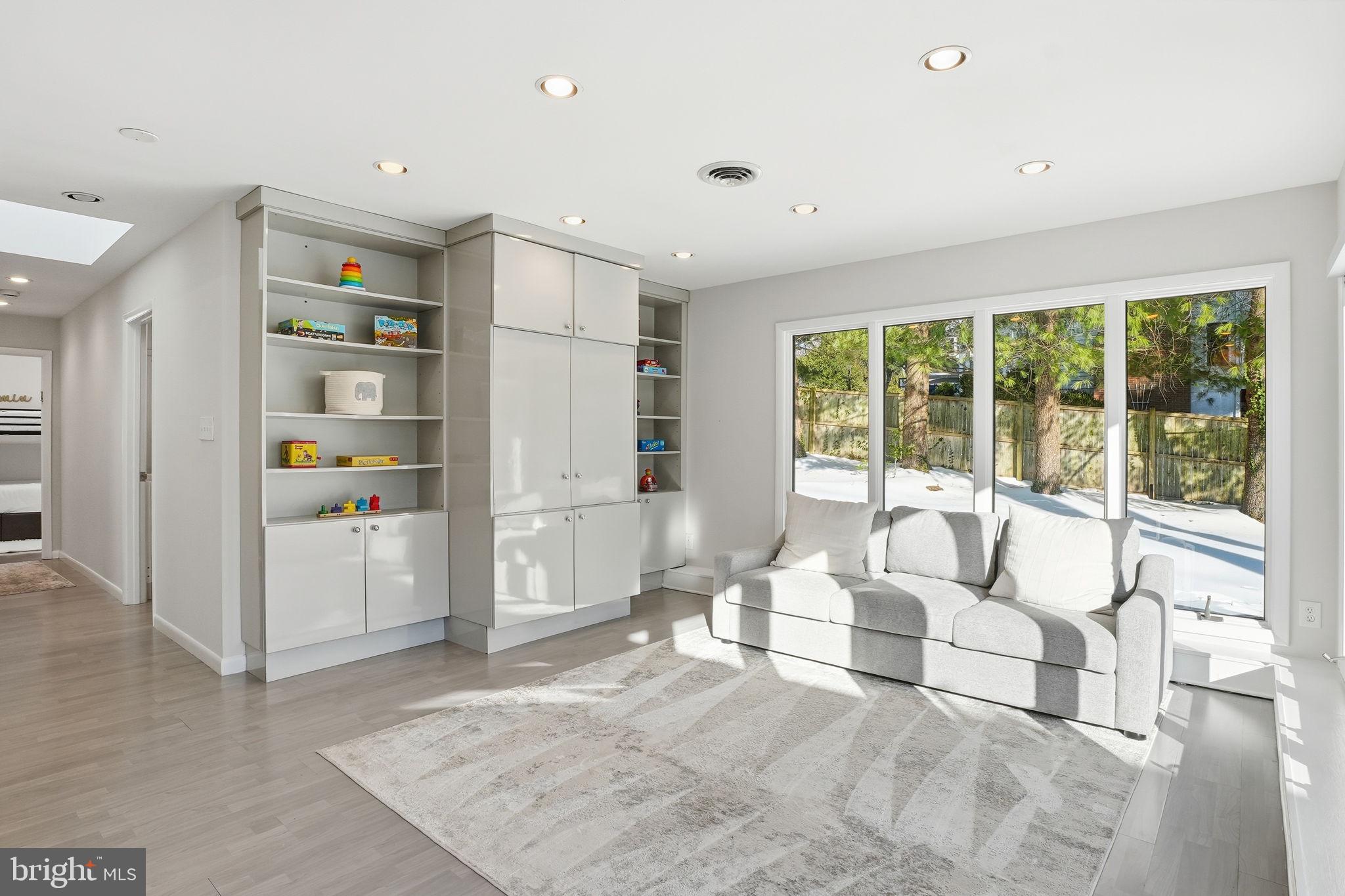 DARNESTOWN OUTSIDE - Residential