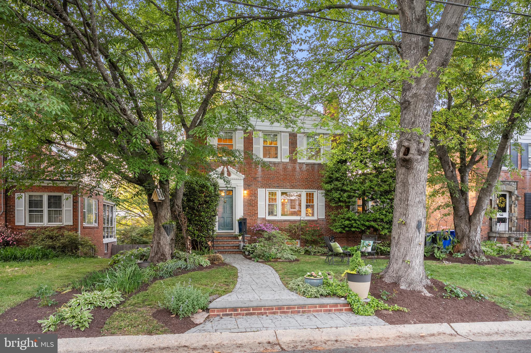 407 DEERFIELD AVENUE