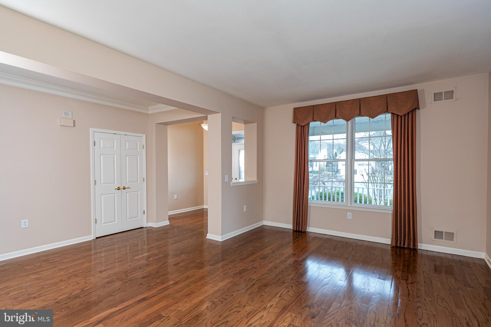 10 INDEPENDENCE COURT