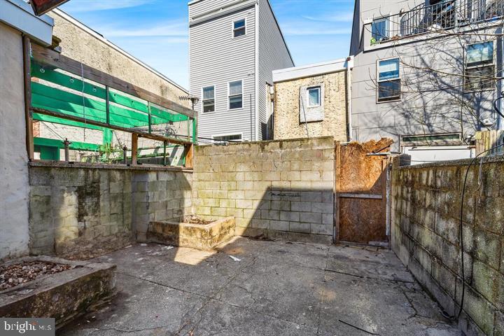 2243 DICKINSON STREET