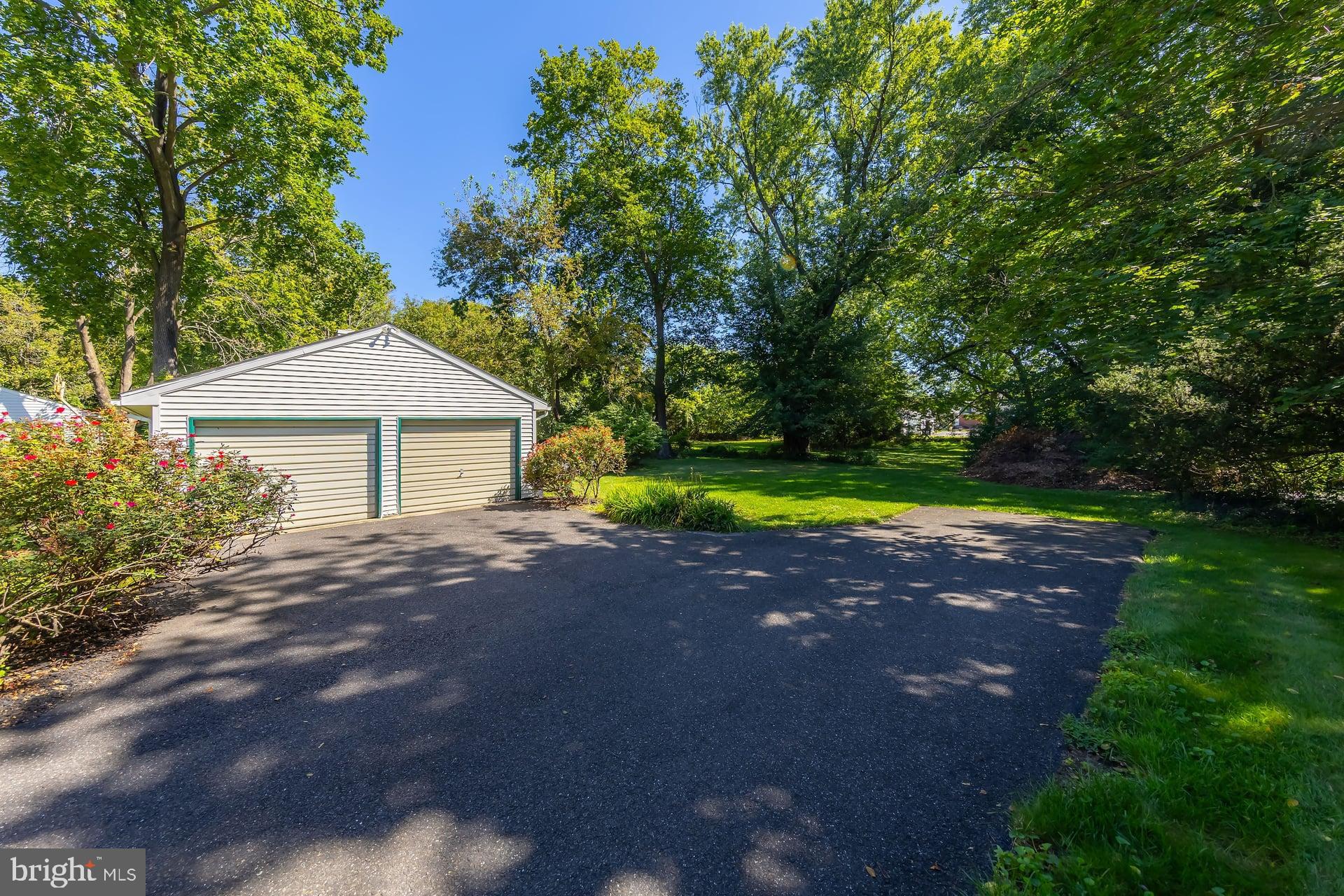 ANTIQUE ROW - Residential