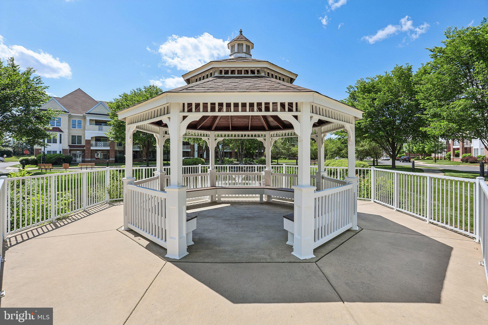 MERIDIAN VALLEY SQ - Residential