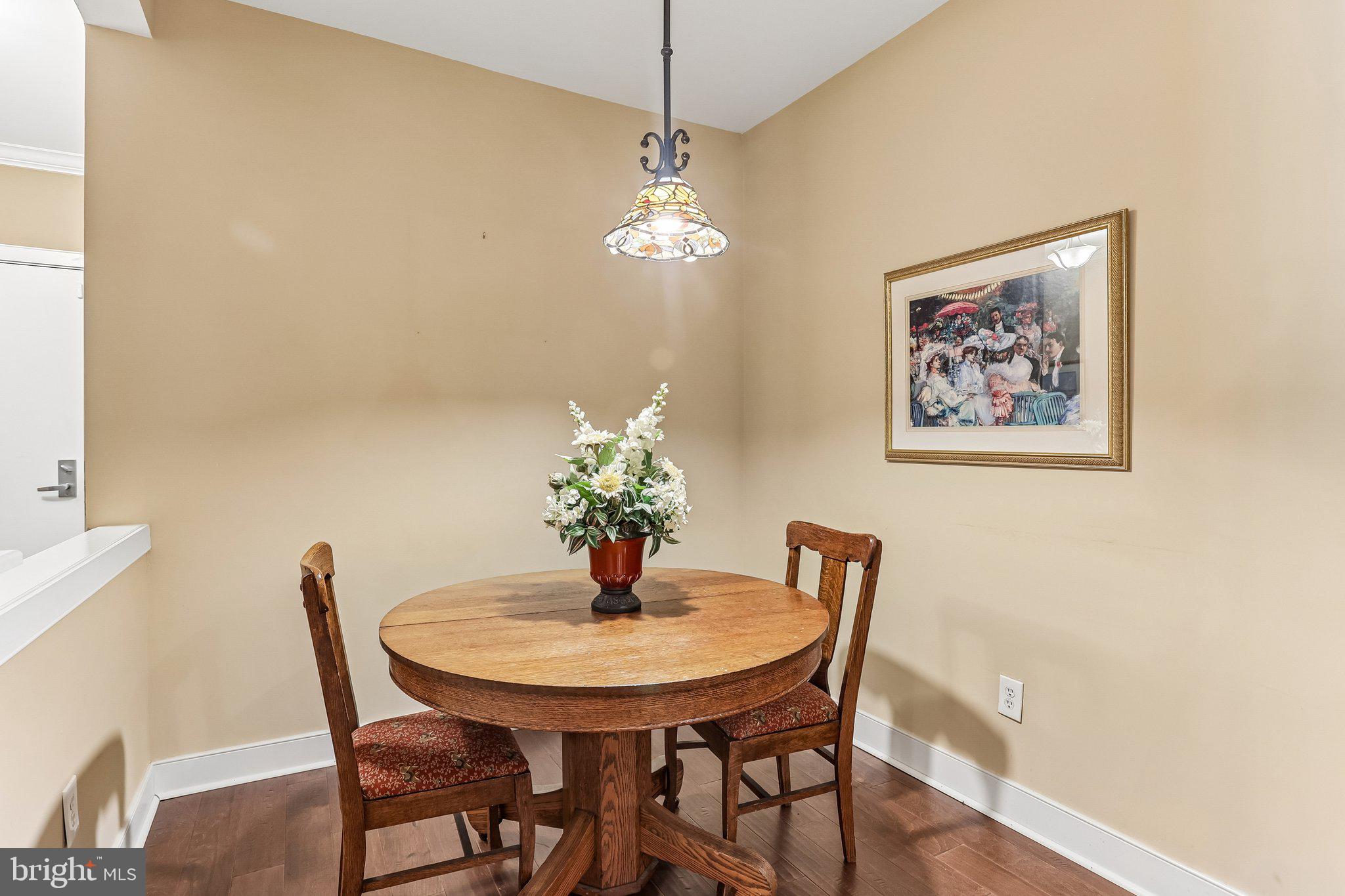 MERIDIAN VALLEY SQ - Residential