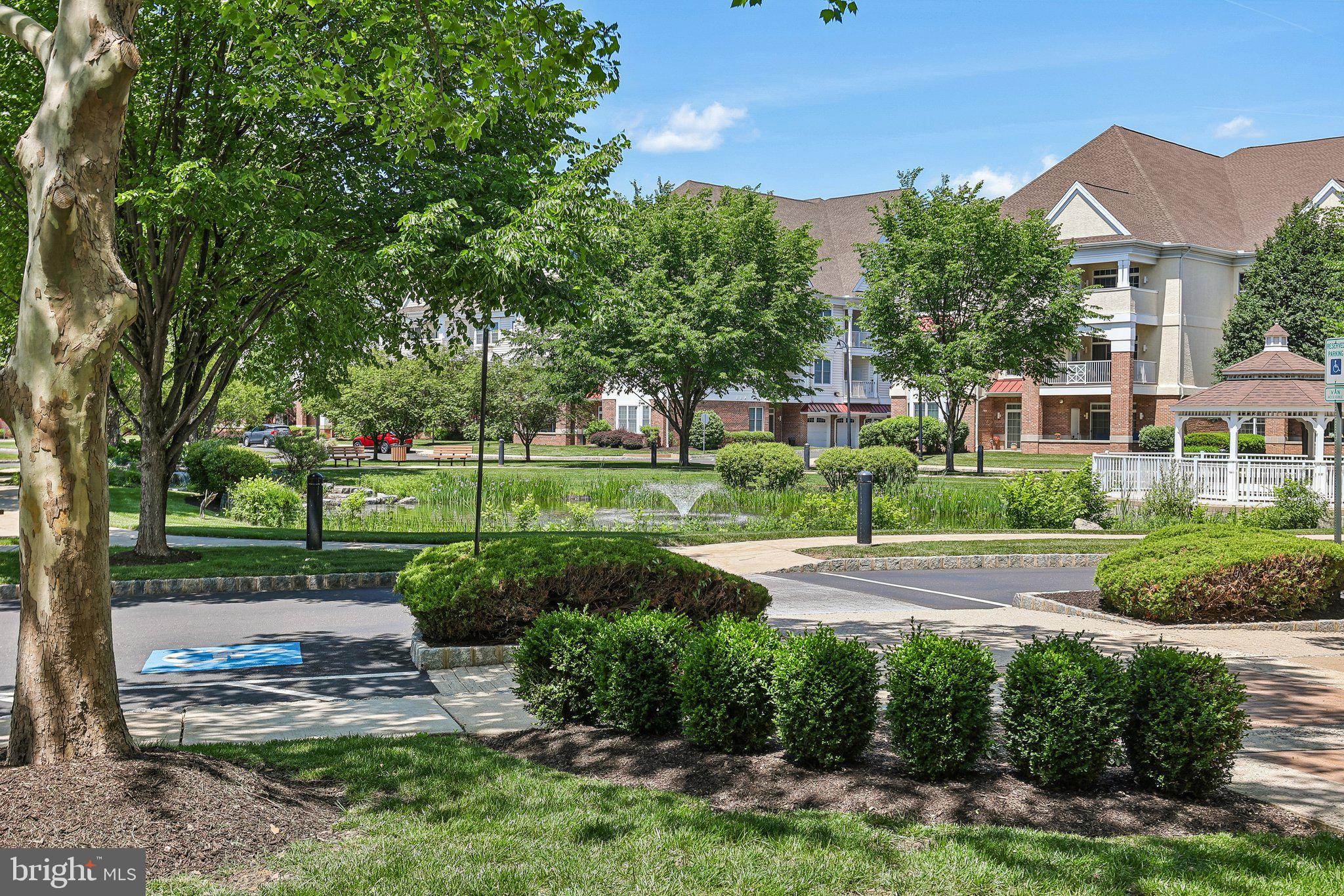 MERIDIAN VALLEY SQ - Residential